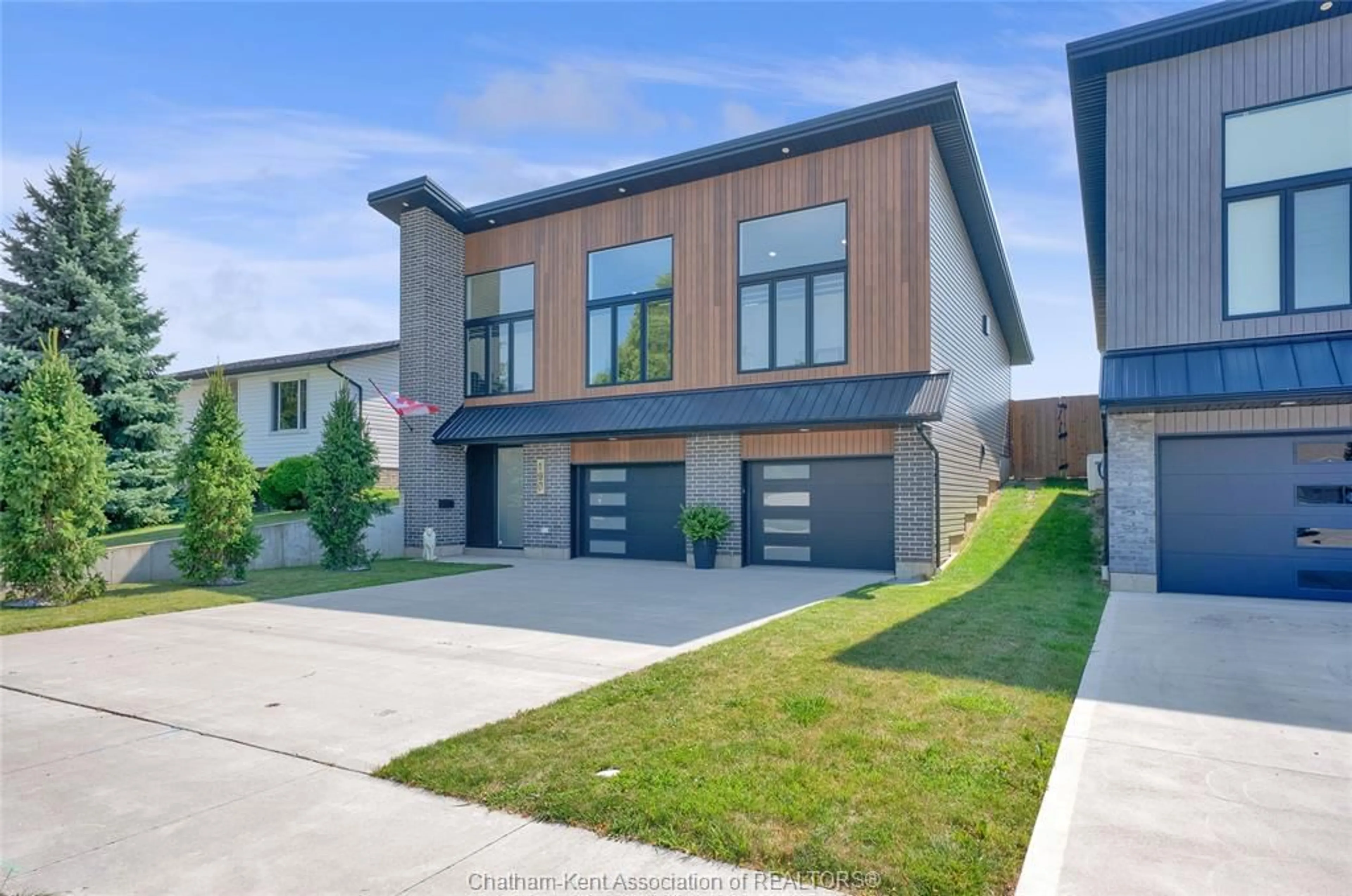 Home with brick exterior material, street for 190 MERRITT Ave, Chatham Ontario N7M 5Y4