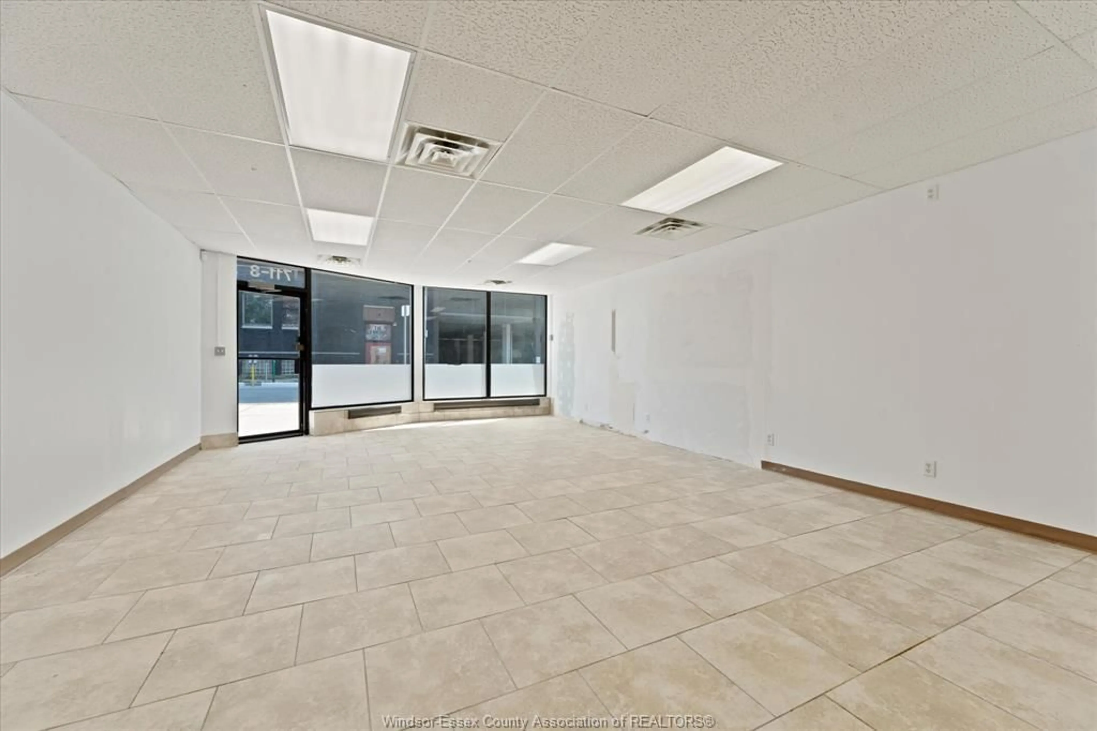 Indoor foyer for 711-719 PELISSIER St, Windsor Ontario N9A 4L4