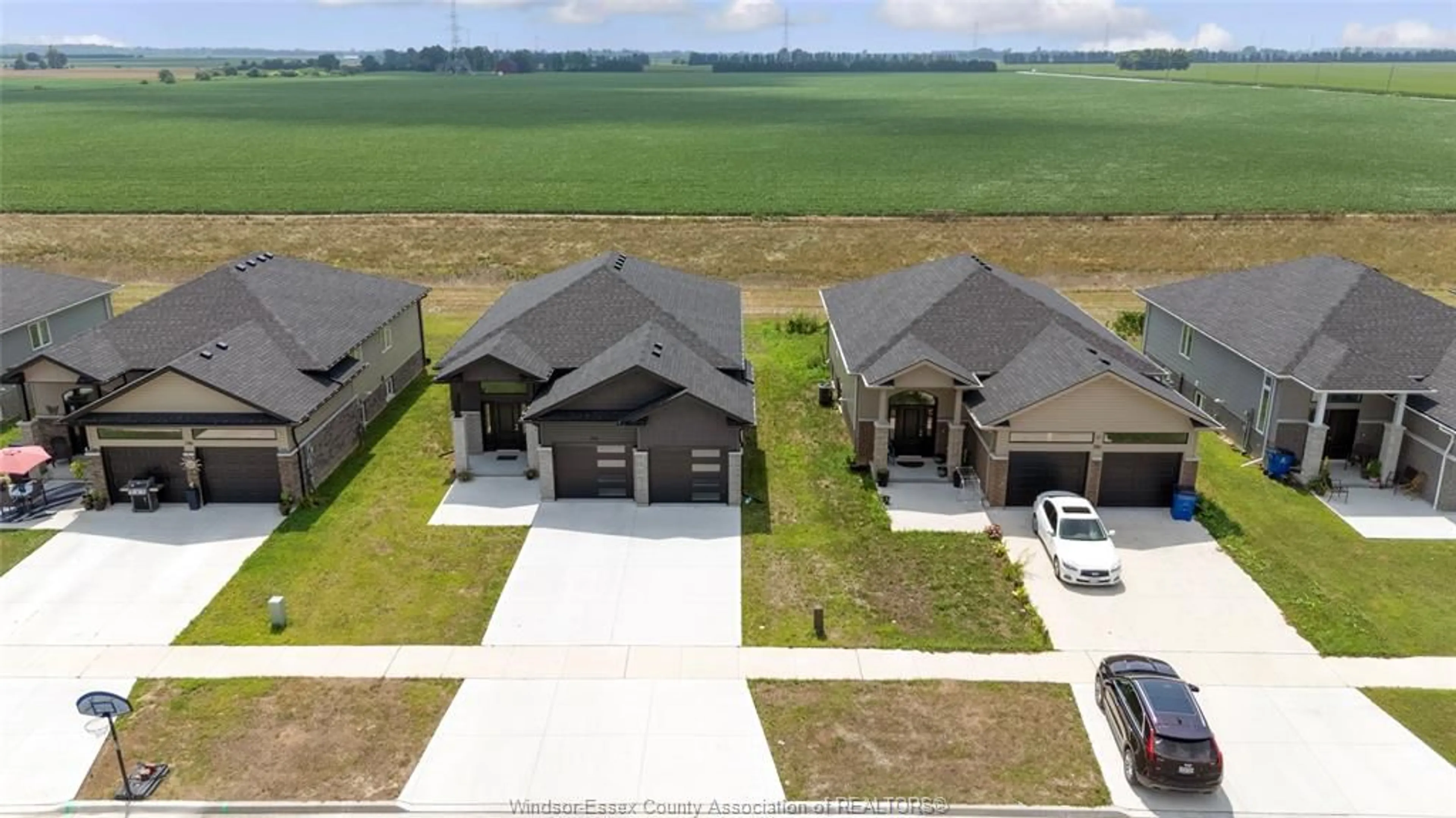 A pic from outside/outdoor area/front of a property/back of a property/a pic from drone, unknown for 794 KEIL Dr, Chatham Ontario N7M 0T4