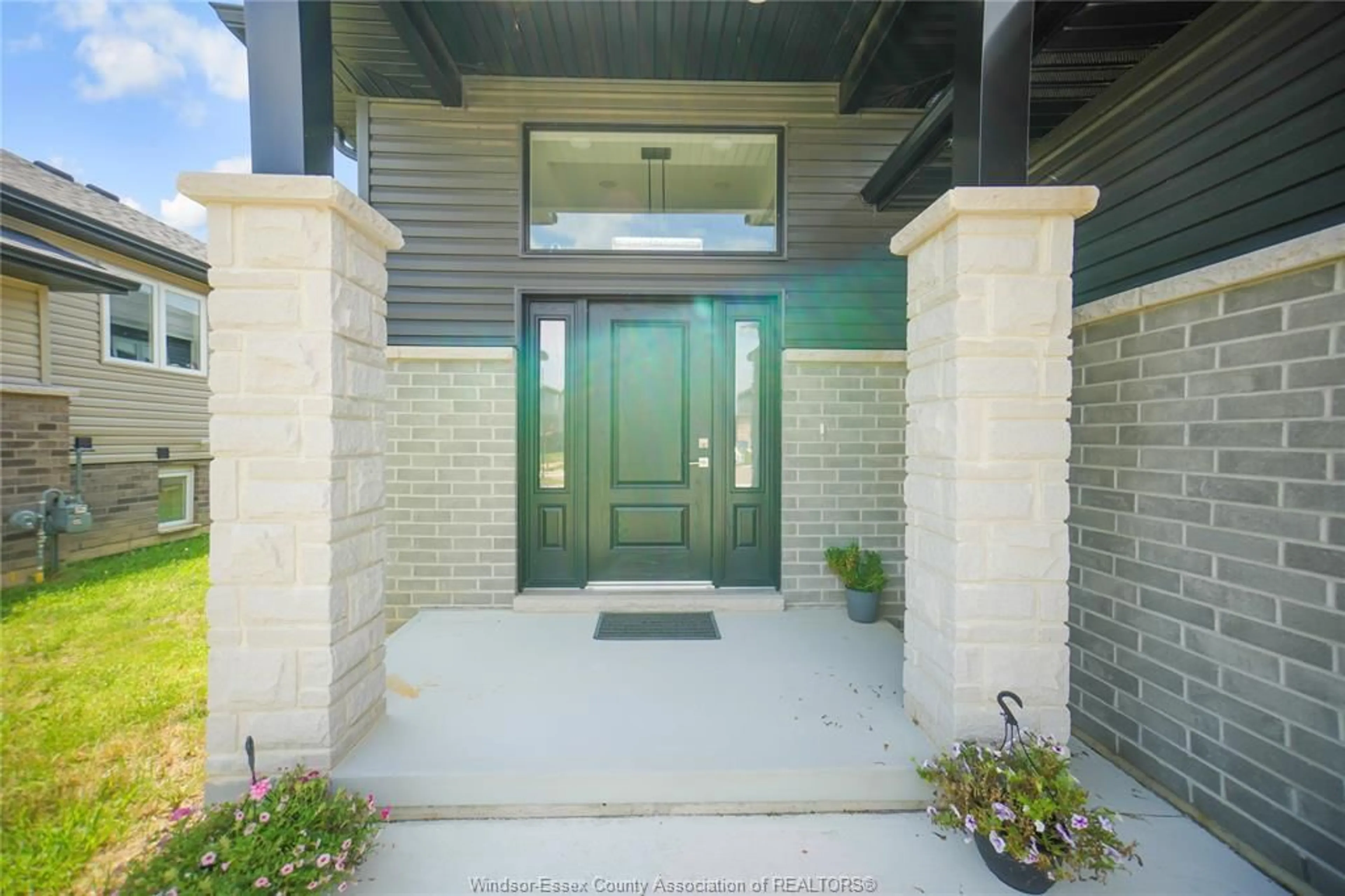 Indoor entryway for 794 KEIL Dr, Chatham Ontario N7M 0T4