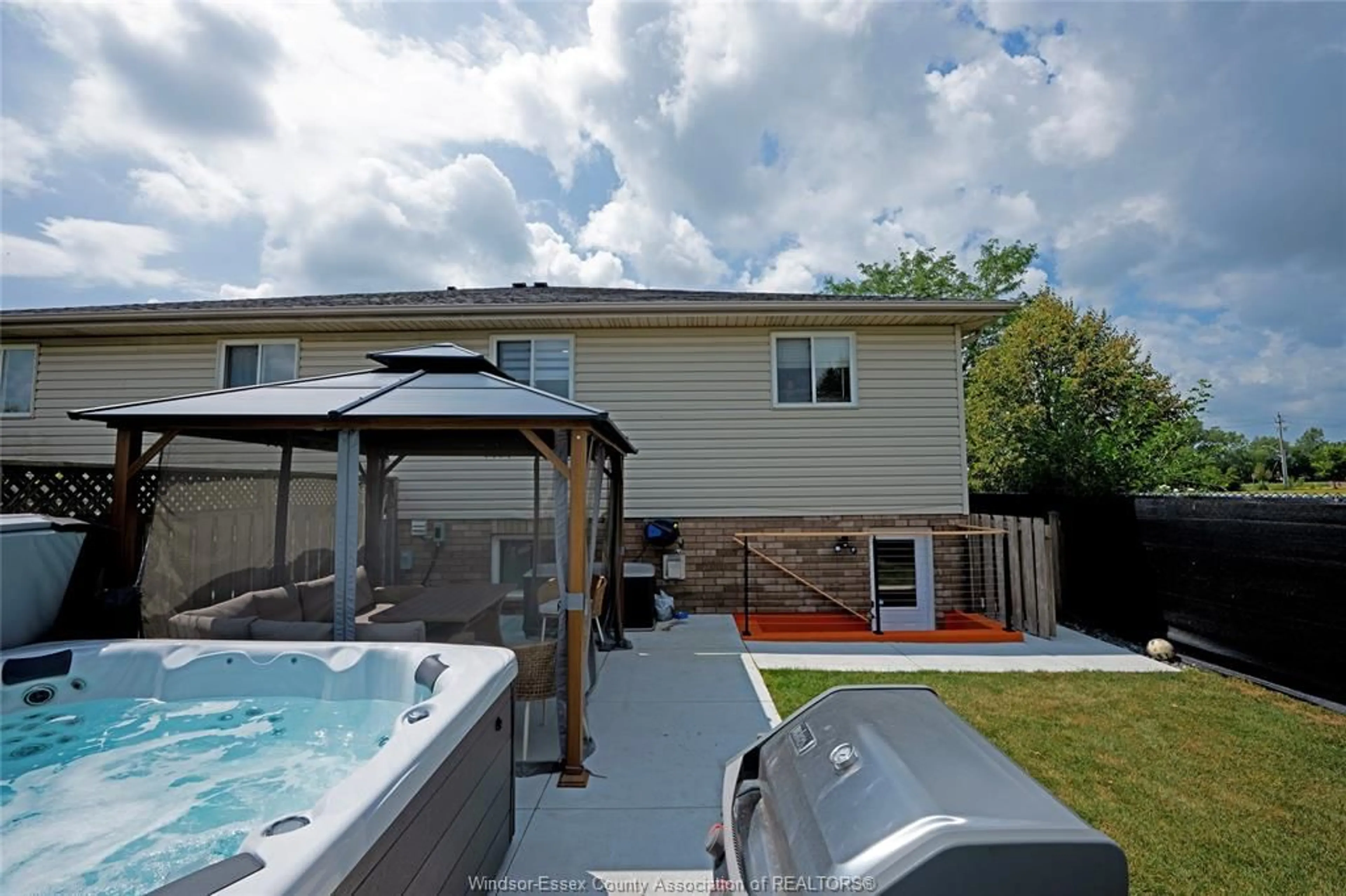 Patio, water/lake/river/ocean view for 4574 TUMBLEWEED Cres, Windsor Ontario N9G 3C2