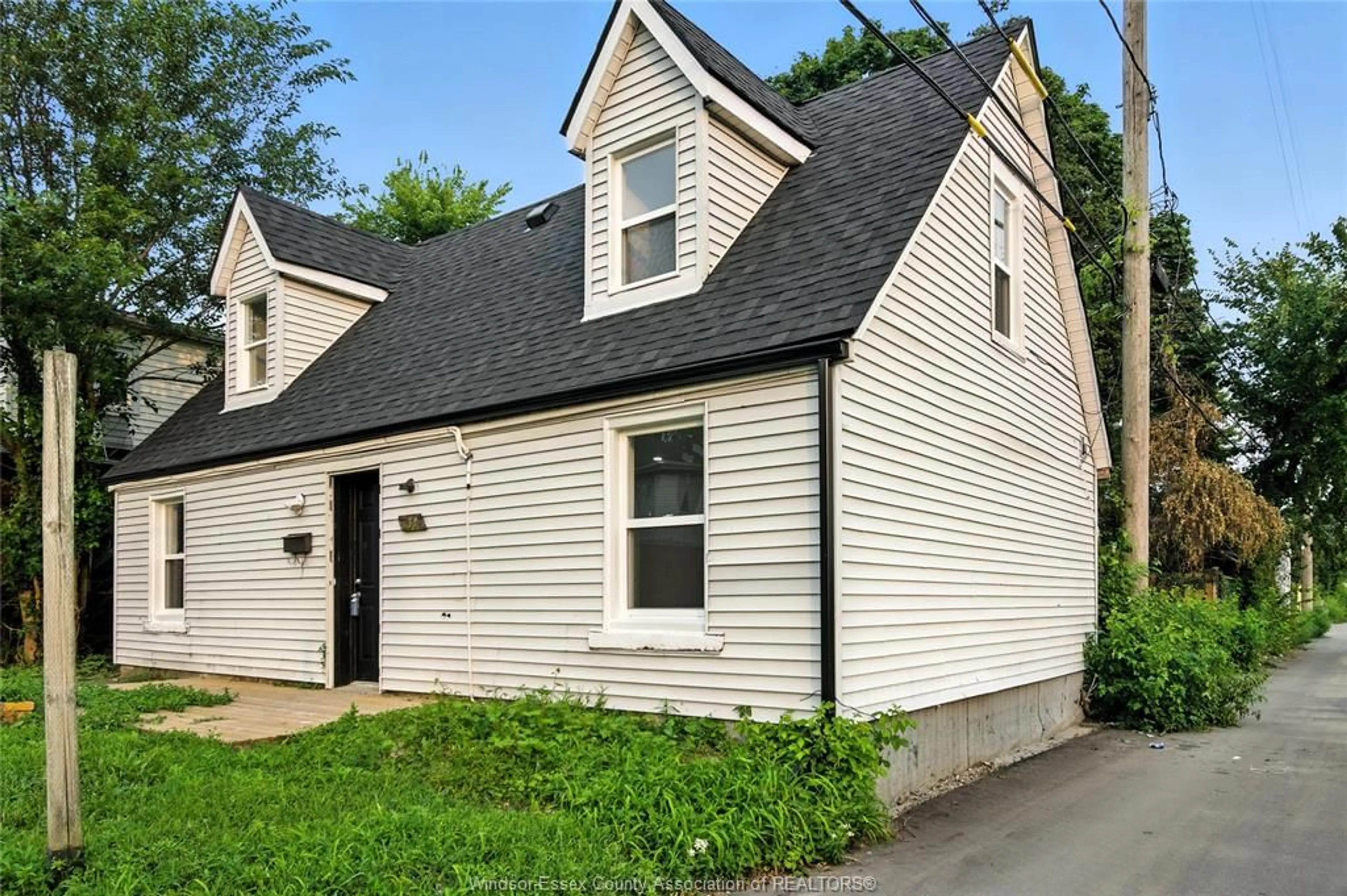 Home with vinyl exterior material, street for 759 ELLIS St, Windsor Ontario N8X 2H5