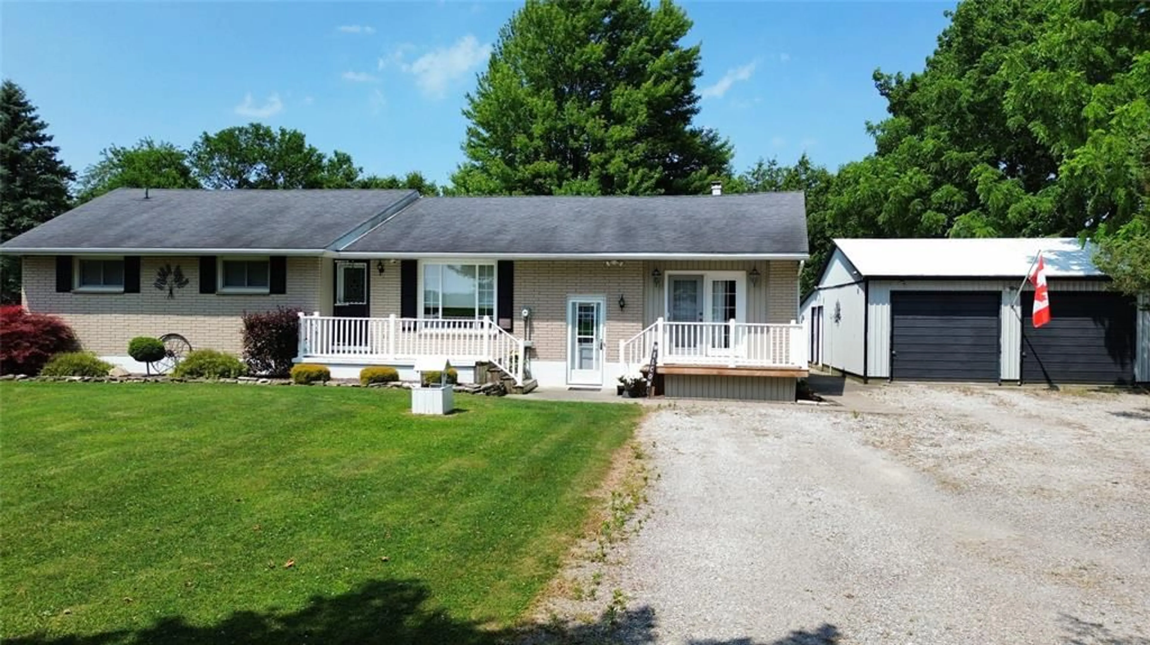 Home with vinyl exterior material, street for 29422 DAWN VALLEY Rd, Tupperville Ontario N0P 2M0
