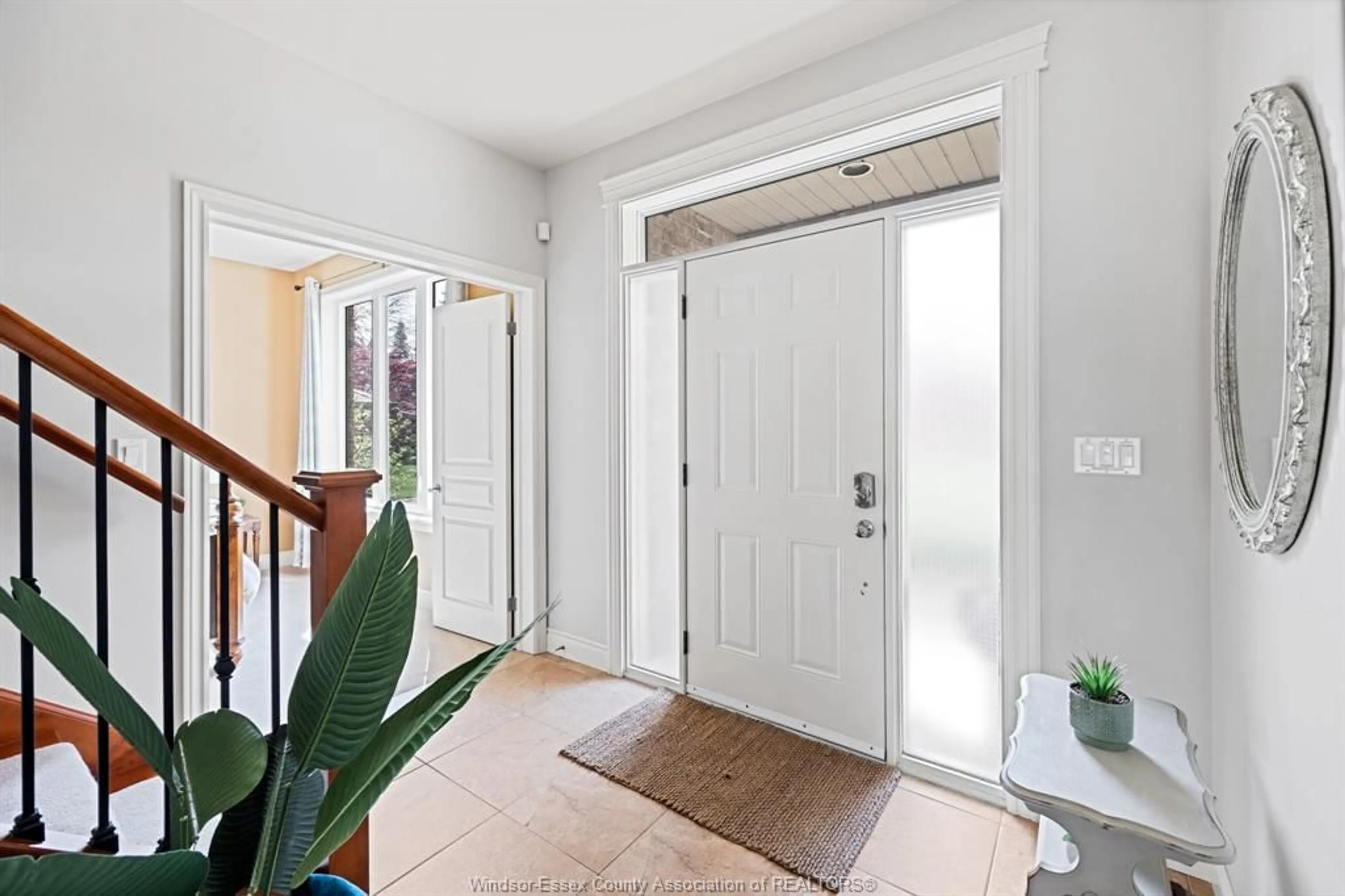 Indoor entryway for 242 WEST PUCE Rd, Lakeshore Ontario N0R 1A0