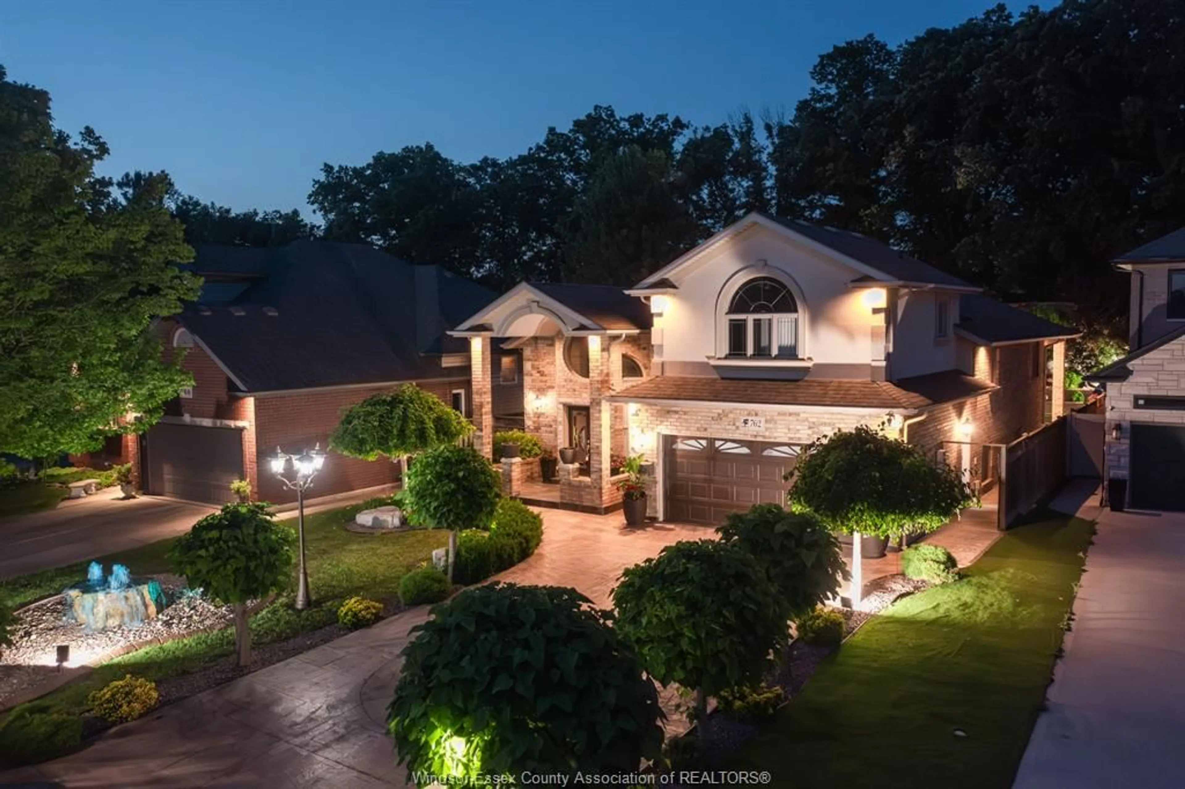 A pic from outside/outdoor area/front of a property/back of a property/a pic from drone, street for 762 NEWPORT Cres, Windsor Ontario N9E 4Z5