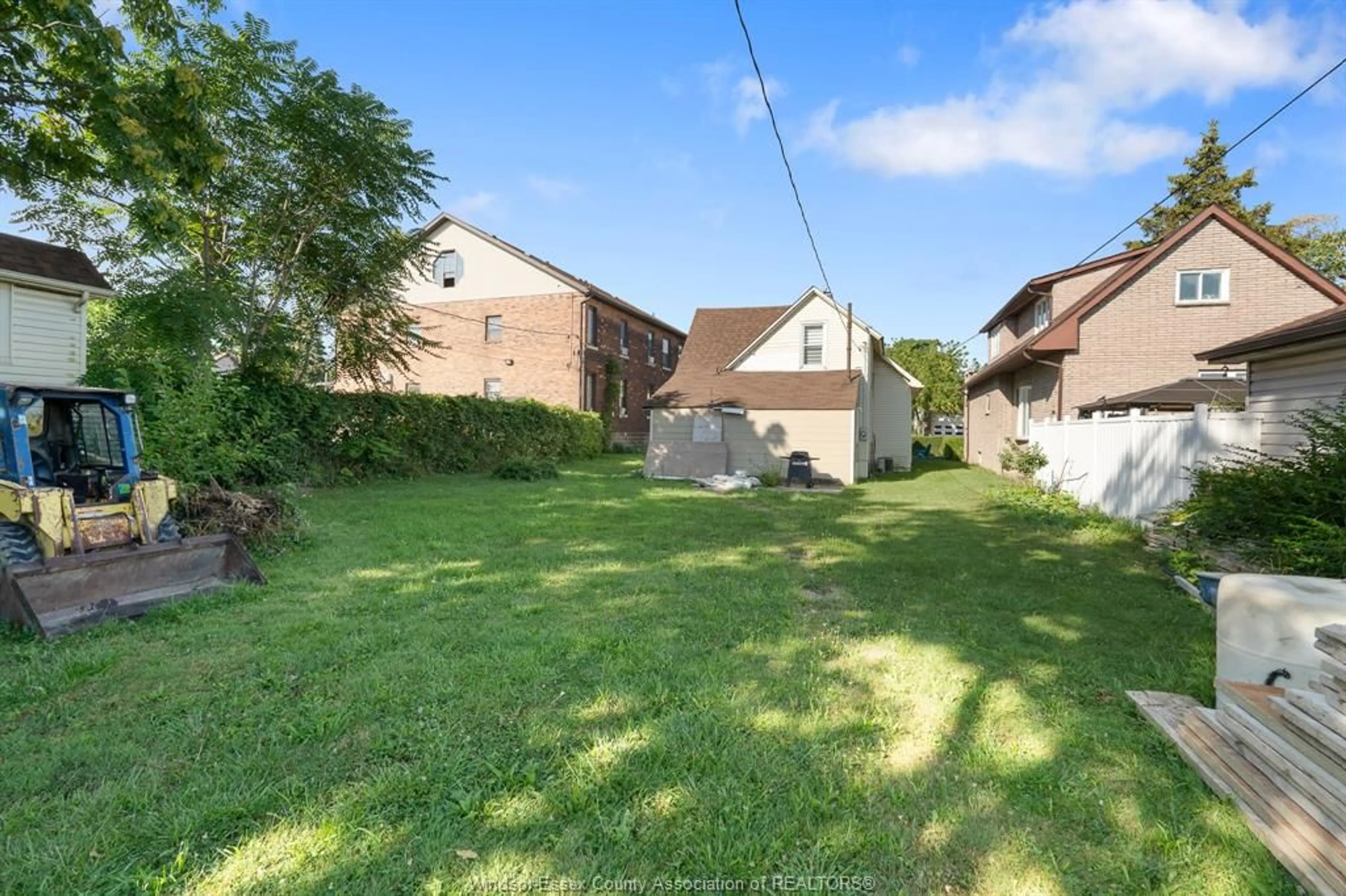 A pic from outside/outdoor area/front of a property/back of a property/a pic from drone, street for 672 LANGLOIS, Windsor Ontario N9A 2G6