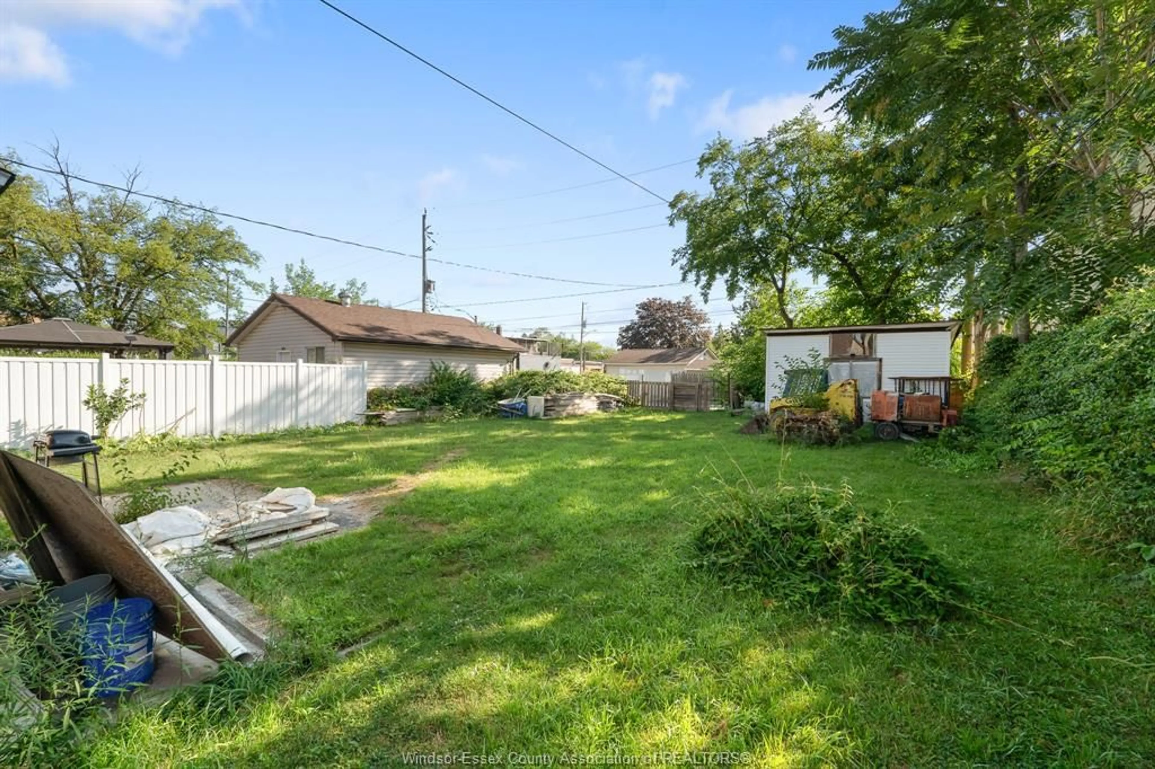 Patio, street for 672 LANGLOIS, Windsor Ontario N9A 2G6