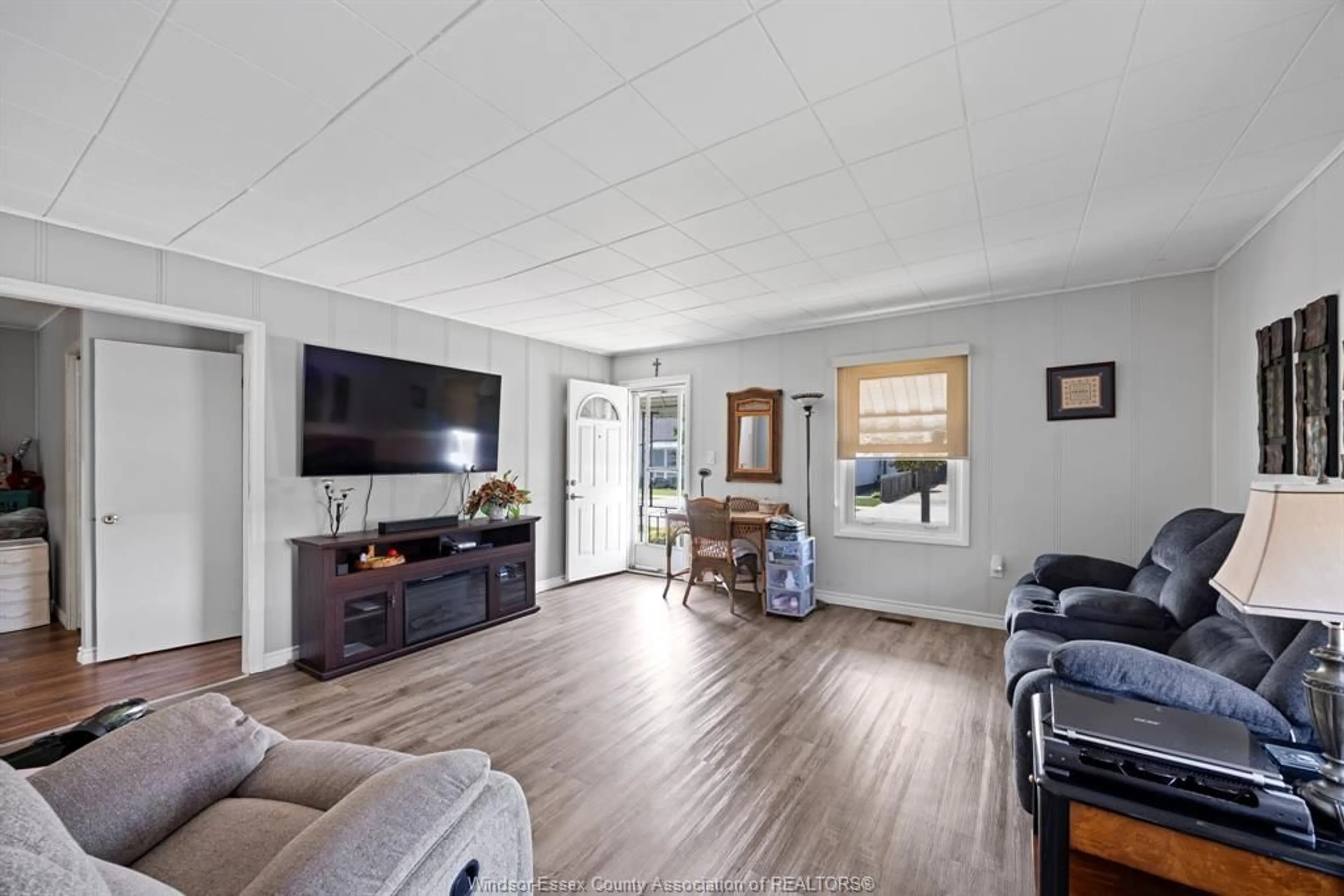 Living room with furniture, unknown for 2426 MERCER St, Windsor Ontario N8X 3R5