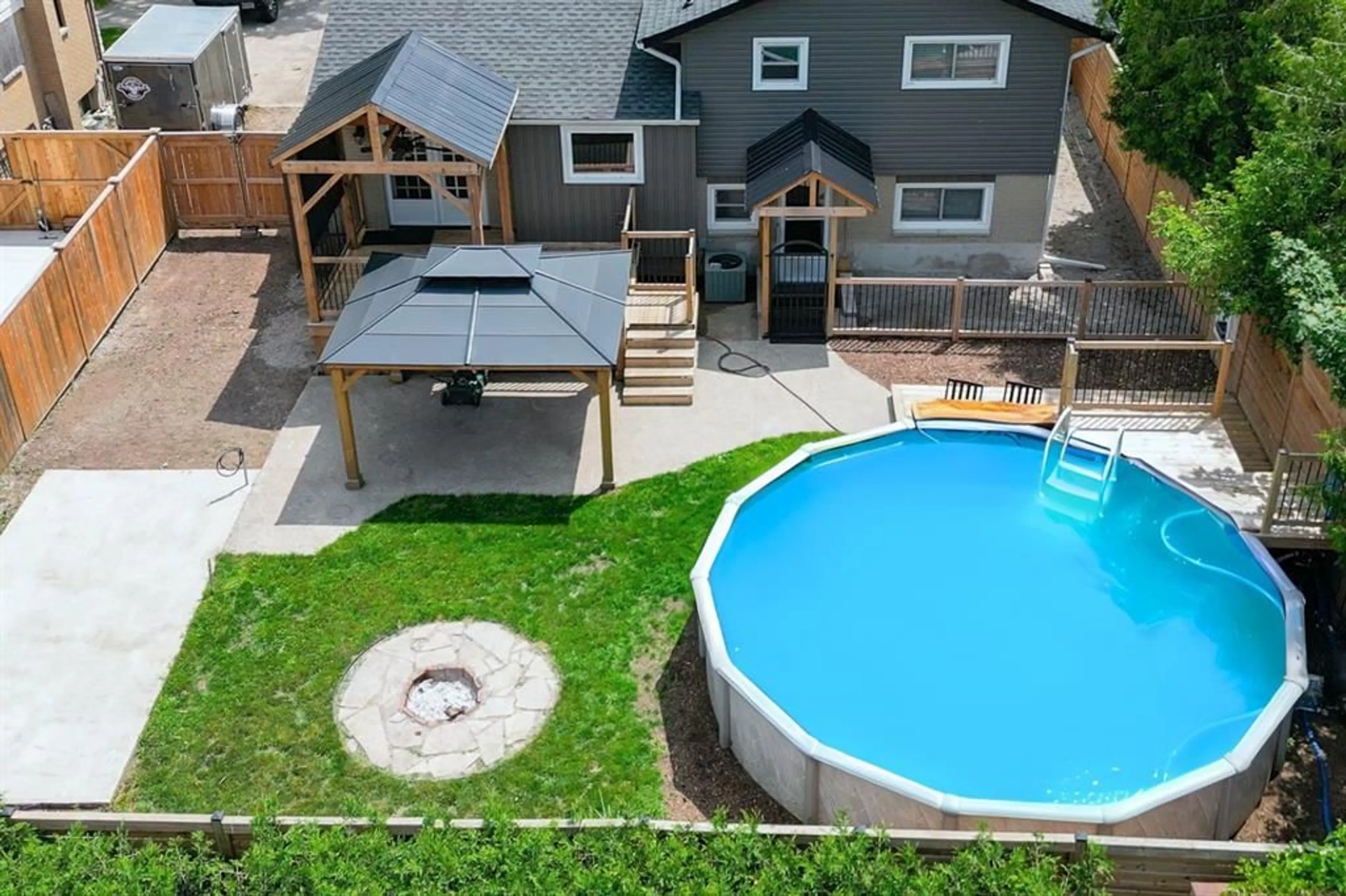 Pool for 800 ROSEDALE Ave, Sarnia Ontario N7V 2A3