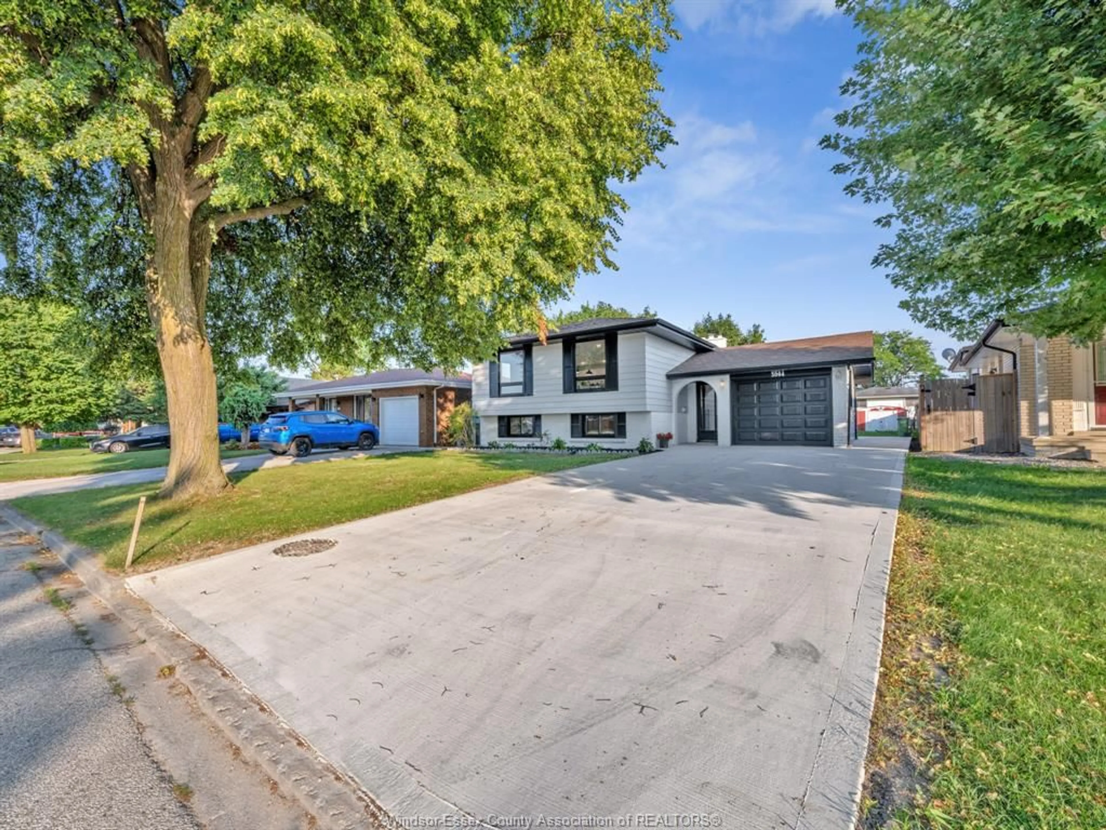 Unknown for 3064 RUSHTON Dr, Windsor Ontario N8R 1M4