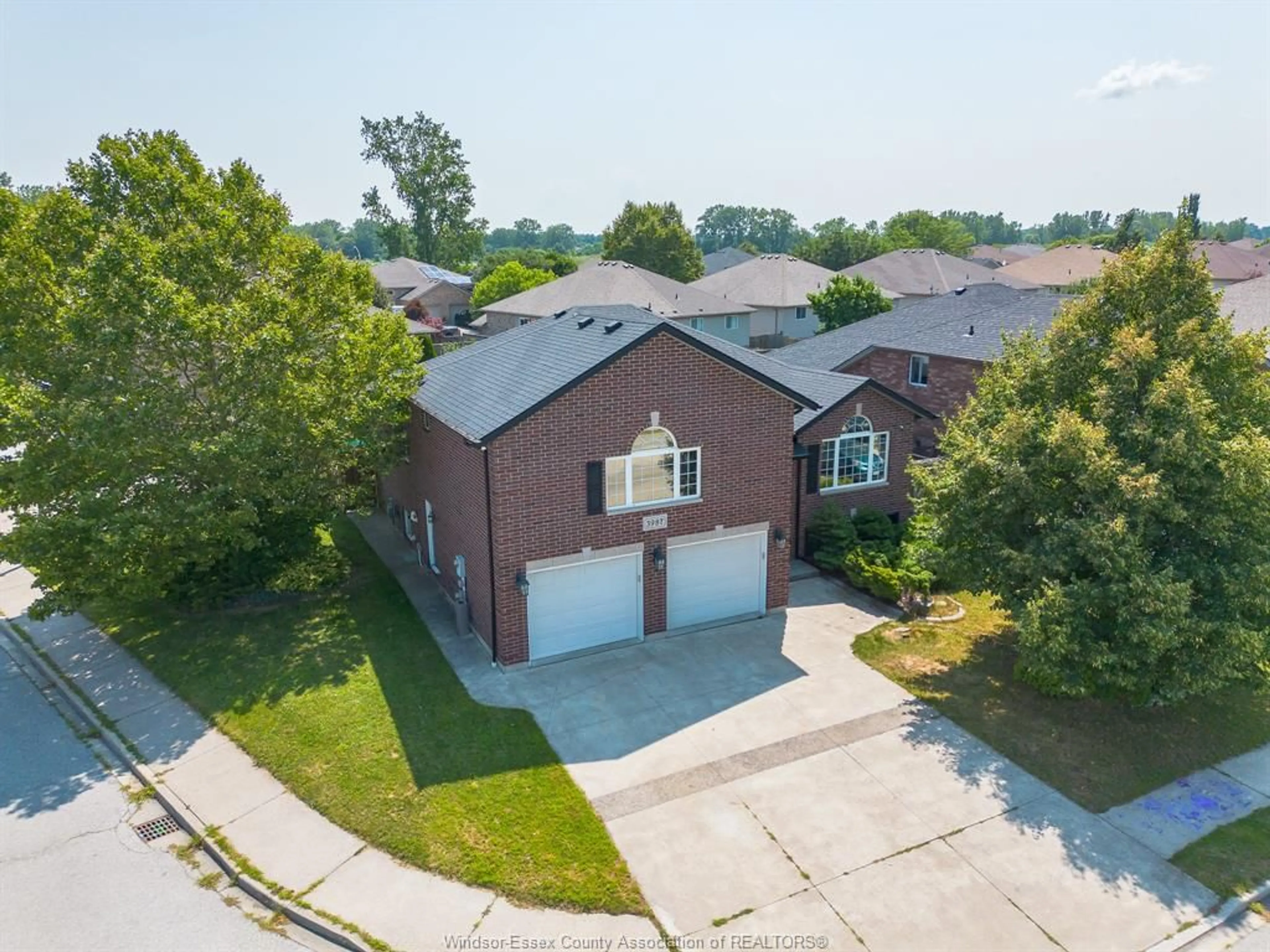 A pic from outside/outdoor area/front of a property/back of a property/a pic from drone, street for 3987 WILDWOOD Dr, Windsor Ontario N8R 2L1