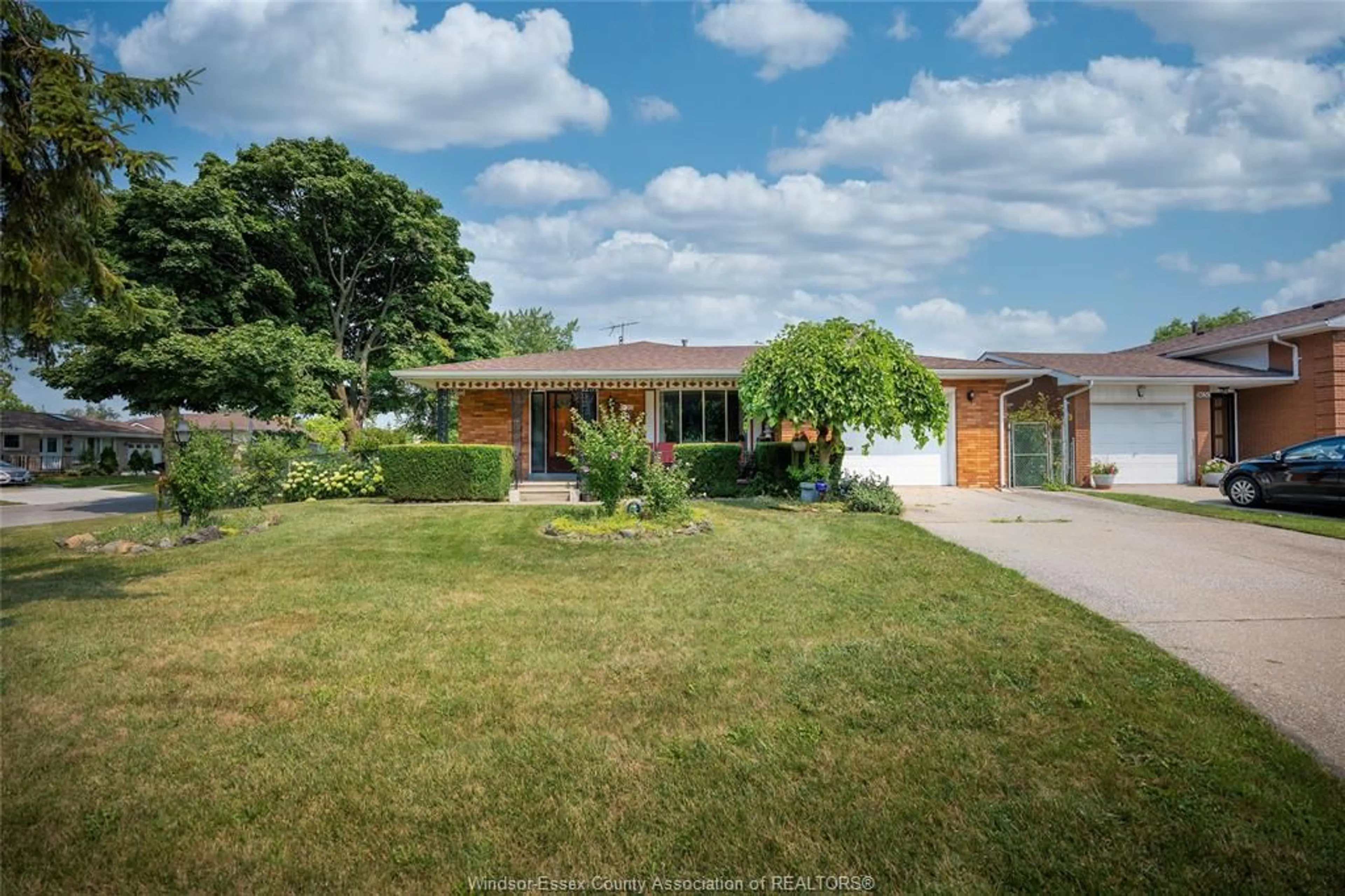 A pic from outside/outdoor area/front of a property/back of a property/a pic from drone, street for 9610 ASGARD RD, Windsor Ontario N8R 1E2