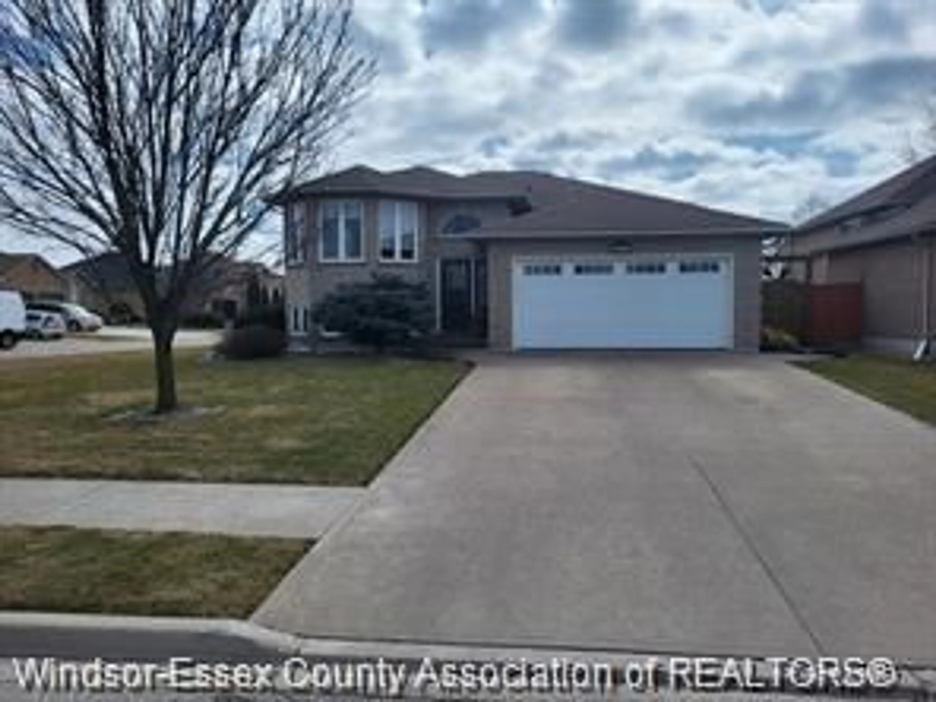 A pic from outside/outdoor area/front of a property/back of a property/a pic from drone, street for 12969 LANOUE St, Tecumseh Ontario N8N 5A7