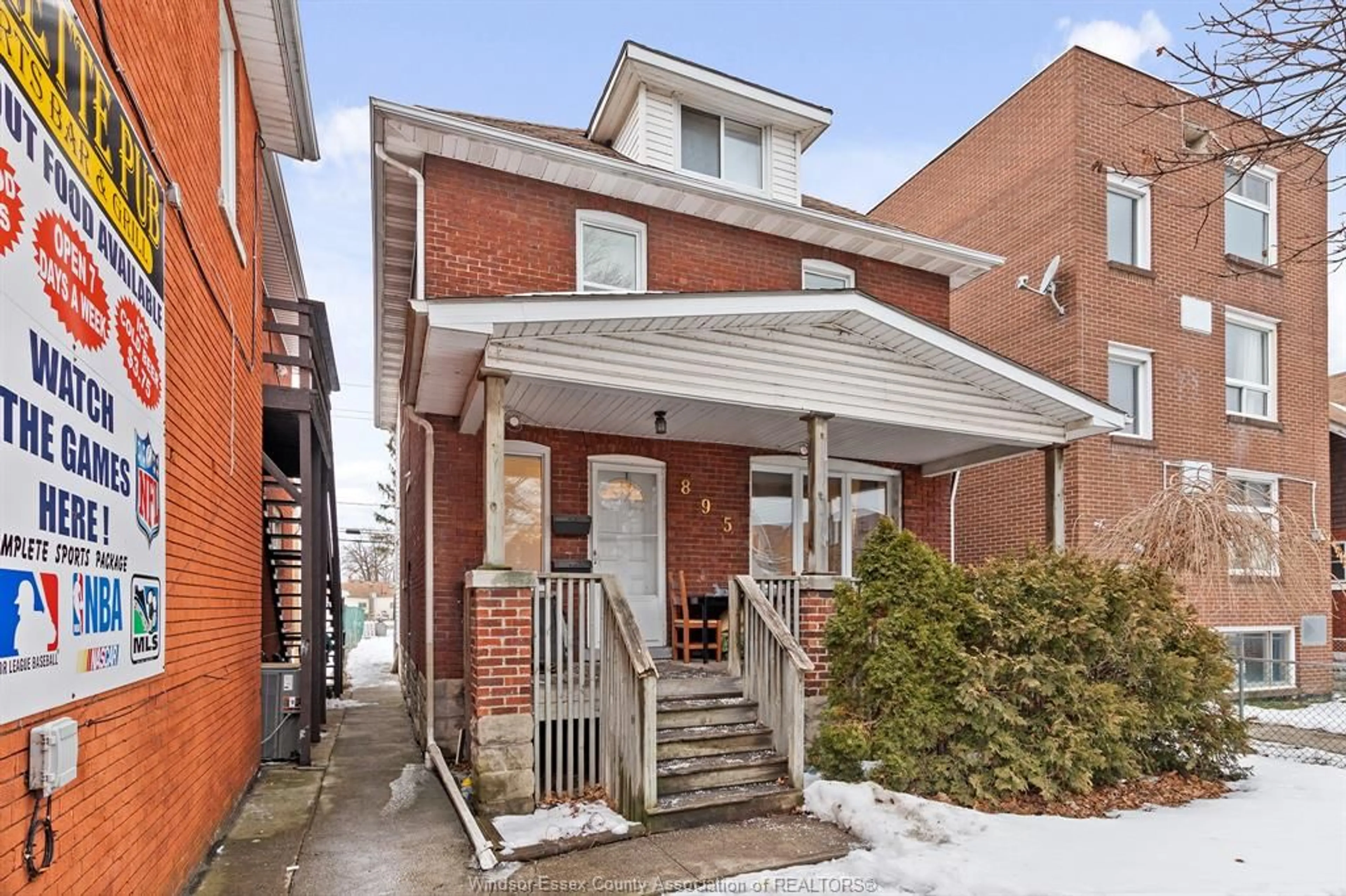 Home with brick exterior material, street for 895 Pillette, Windsor Ontario N8Y 3B4