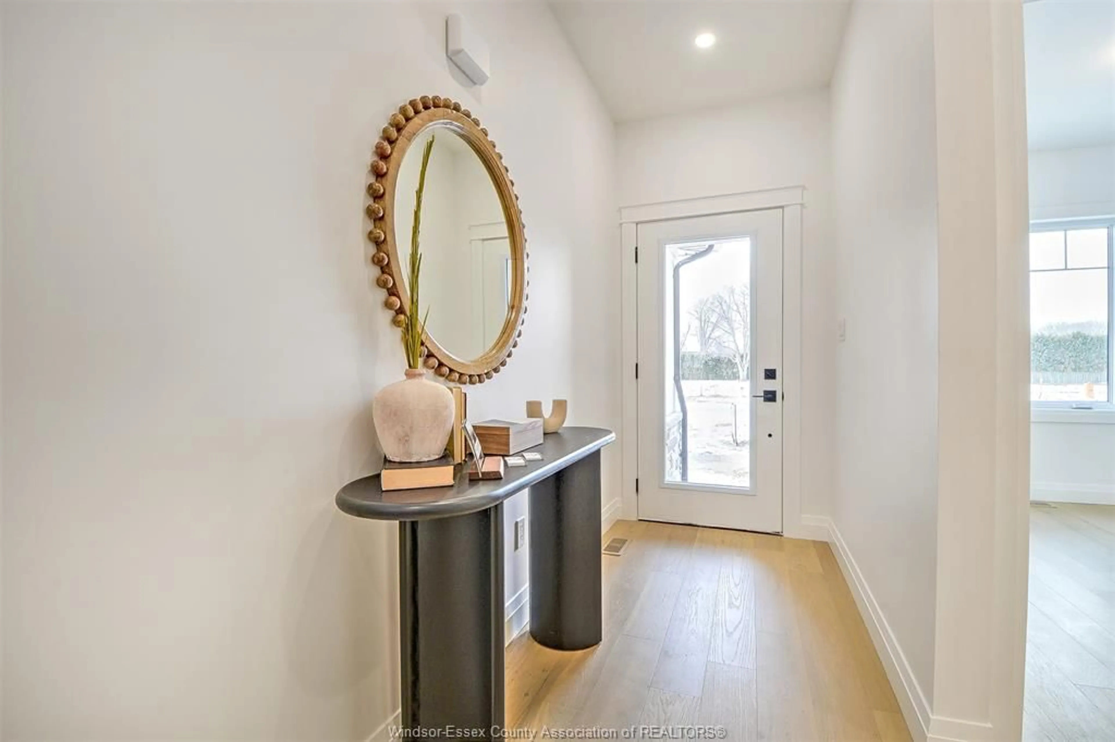 Indoor entryway for 46 MULBERRY Crt, Amherstburg Ontario N9V 1N3