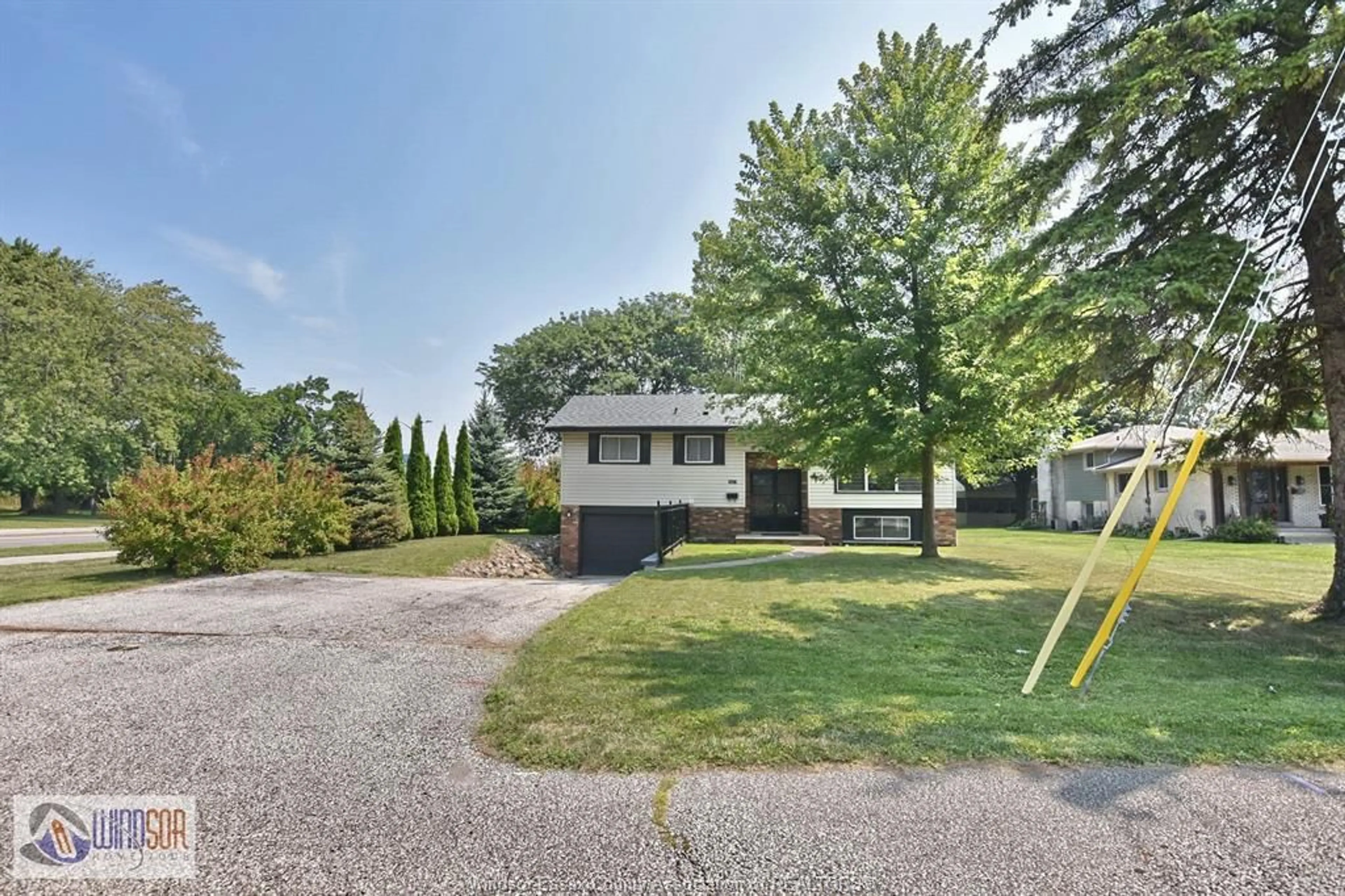 A pic from outside/outdoor area/front of a property/back of a property/a pic from drone, street for 6916 MALDEN Rd, LaSalle Ontario N9J 2T5