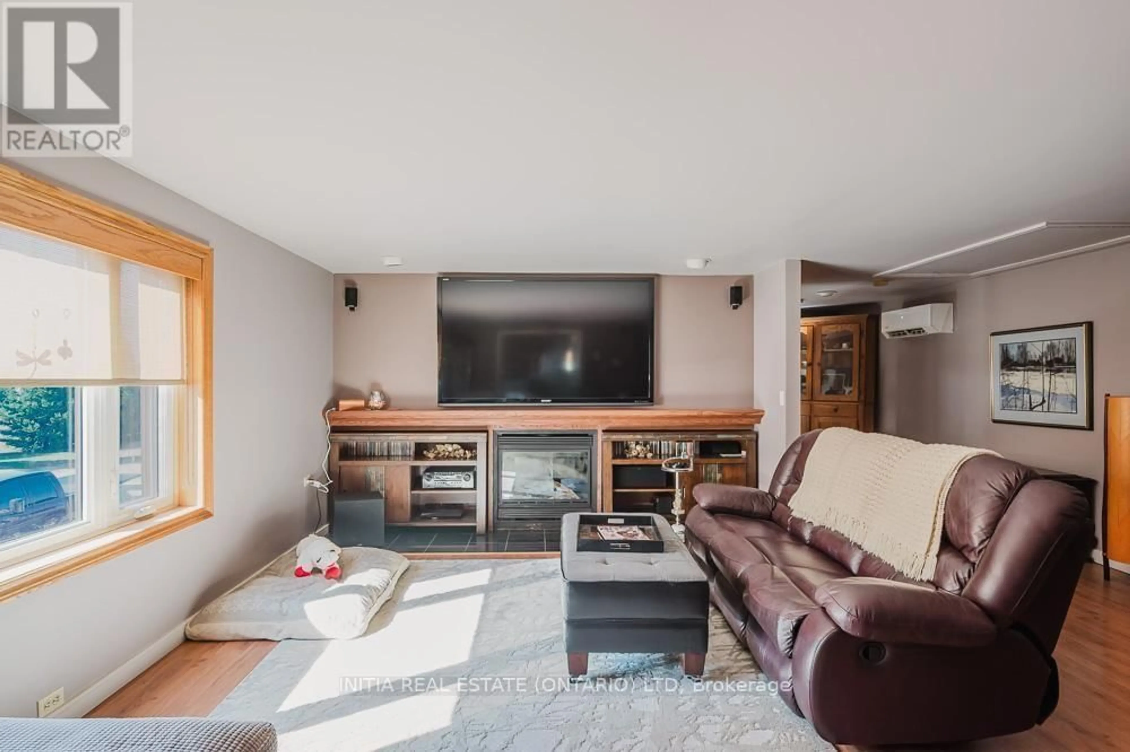 Home theater for 9450 Longwoods Rd, Chatham Ontario N7M 5J7