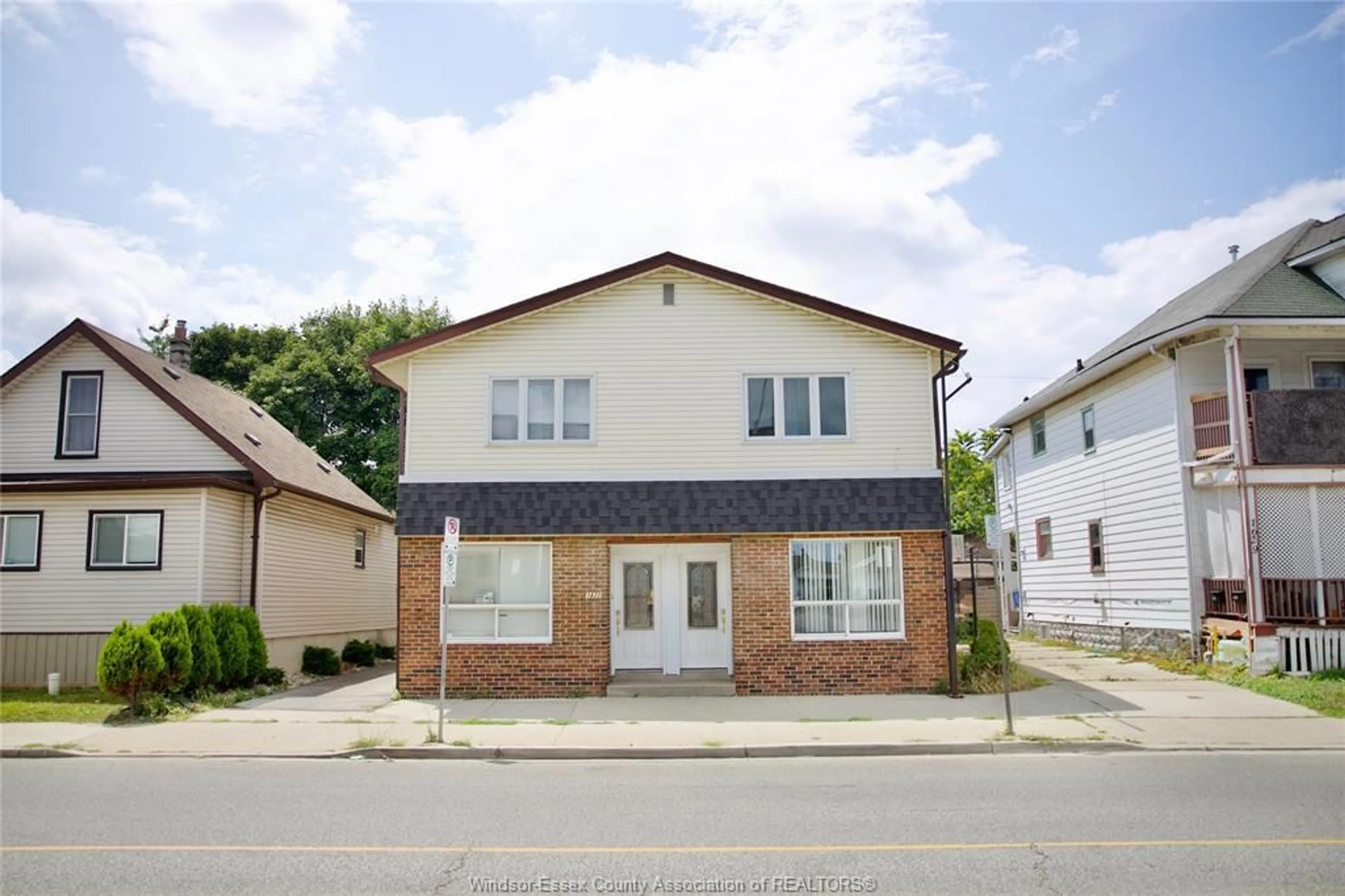 Home with brick exterior material, building for 1637 DROUILLARD, Windsor Ontario N8Y 2S4