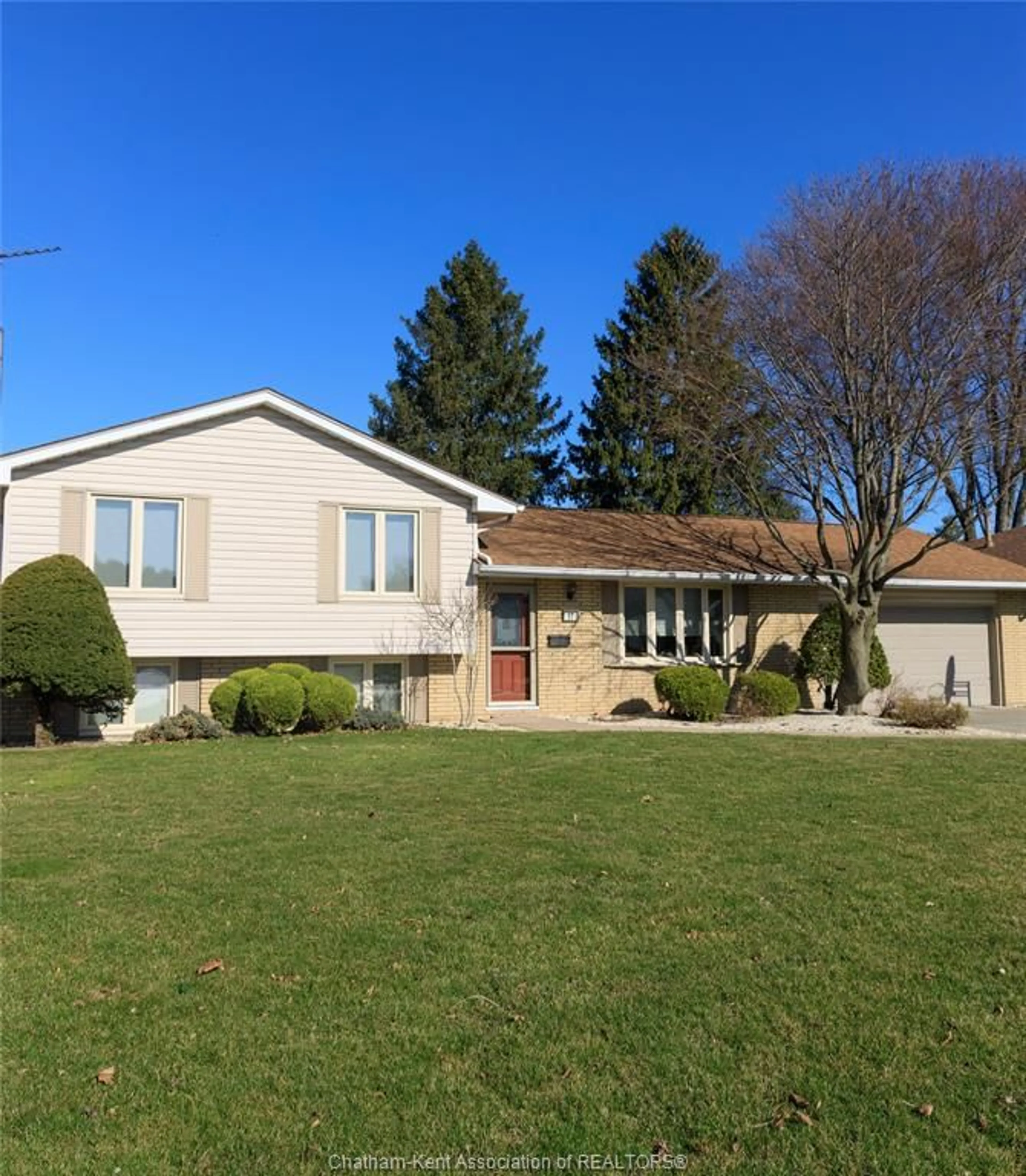 Home with vinyl exterior material, street for 17 Baldoon Rd, Chatham Ontario N7L 1C9