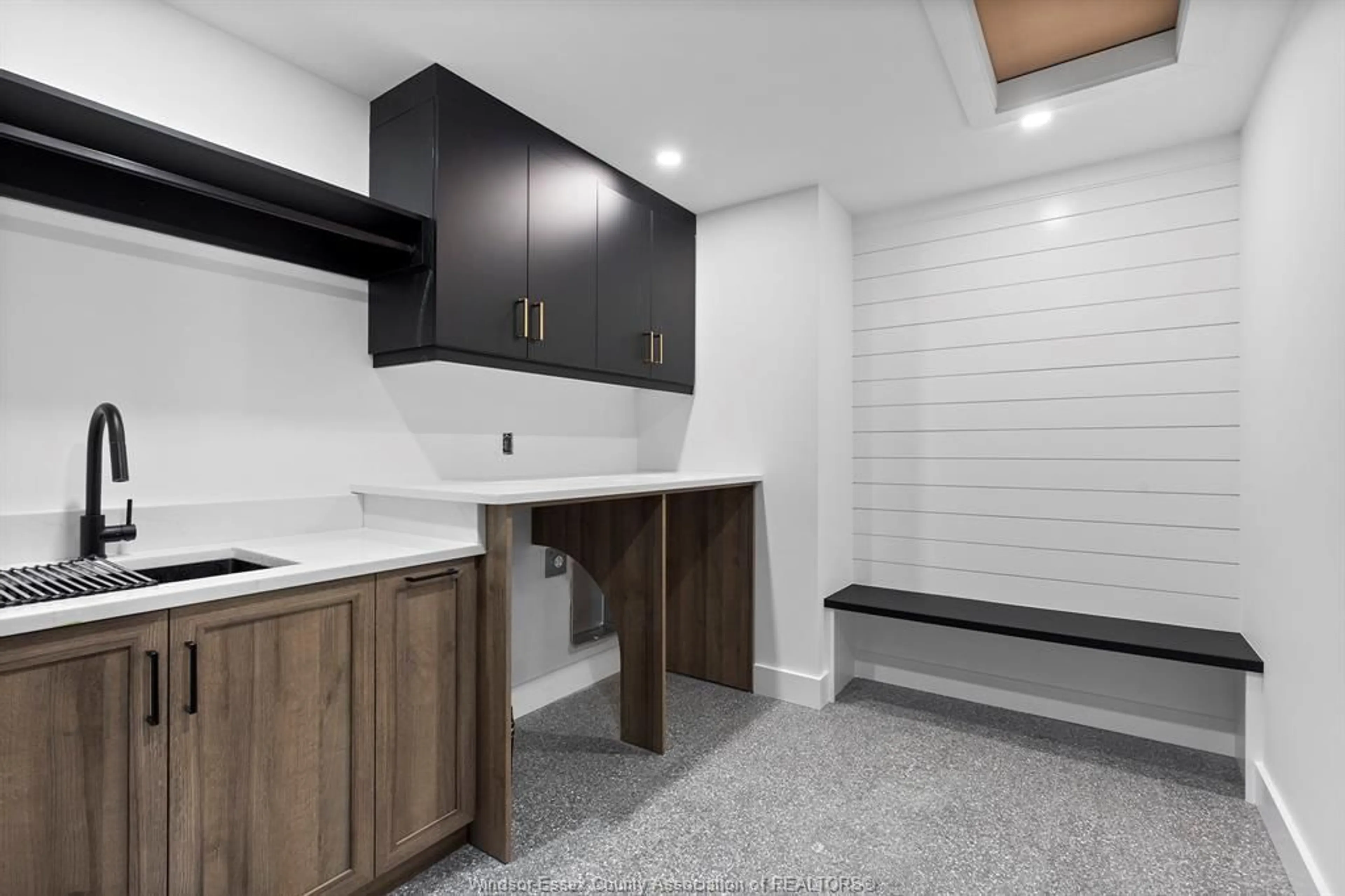 Laundry room for 256 EAST PUCE Rd, Lakeshore Ontario N8L 0C4