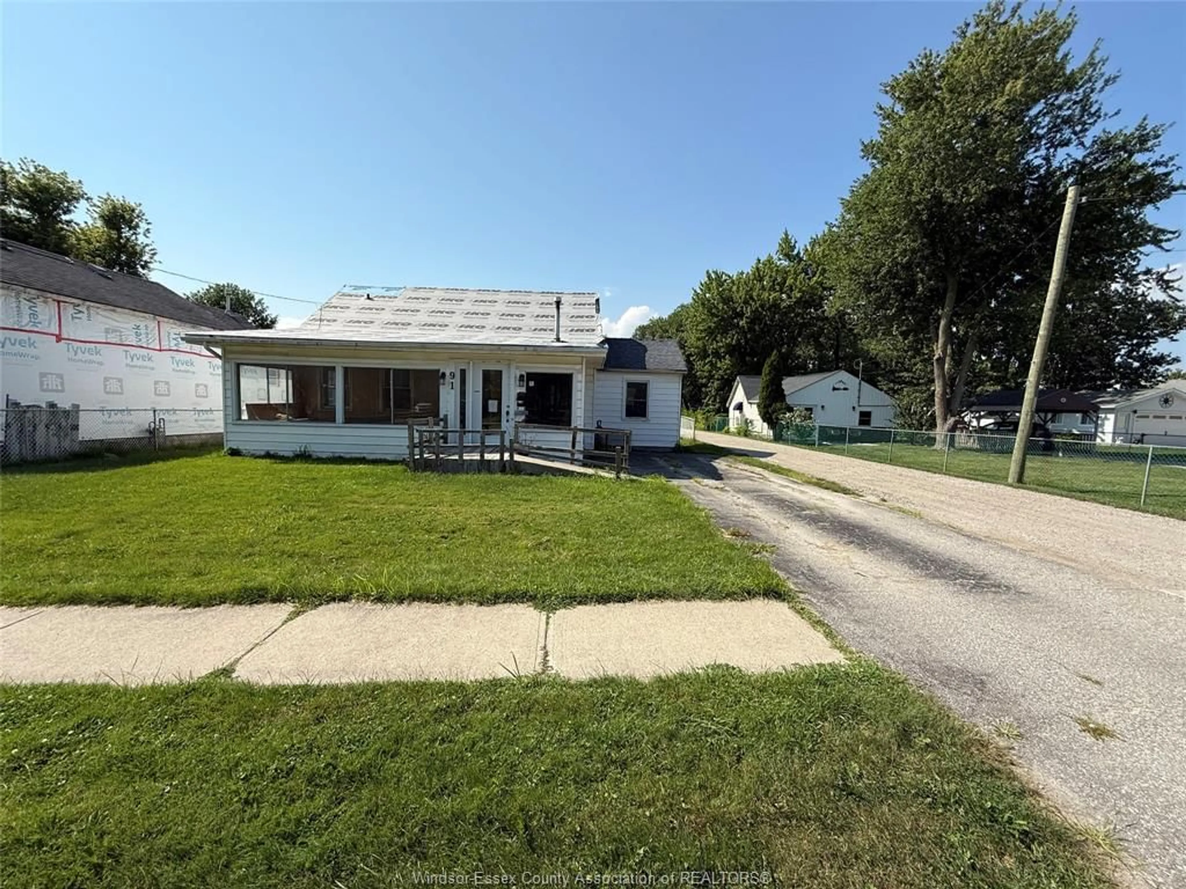A pic from outside/outdoor area/front of a property/back of a property/a pic from drone, street for 91 ILER Ave, Essex Ontario N8M 1T4