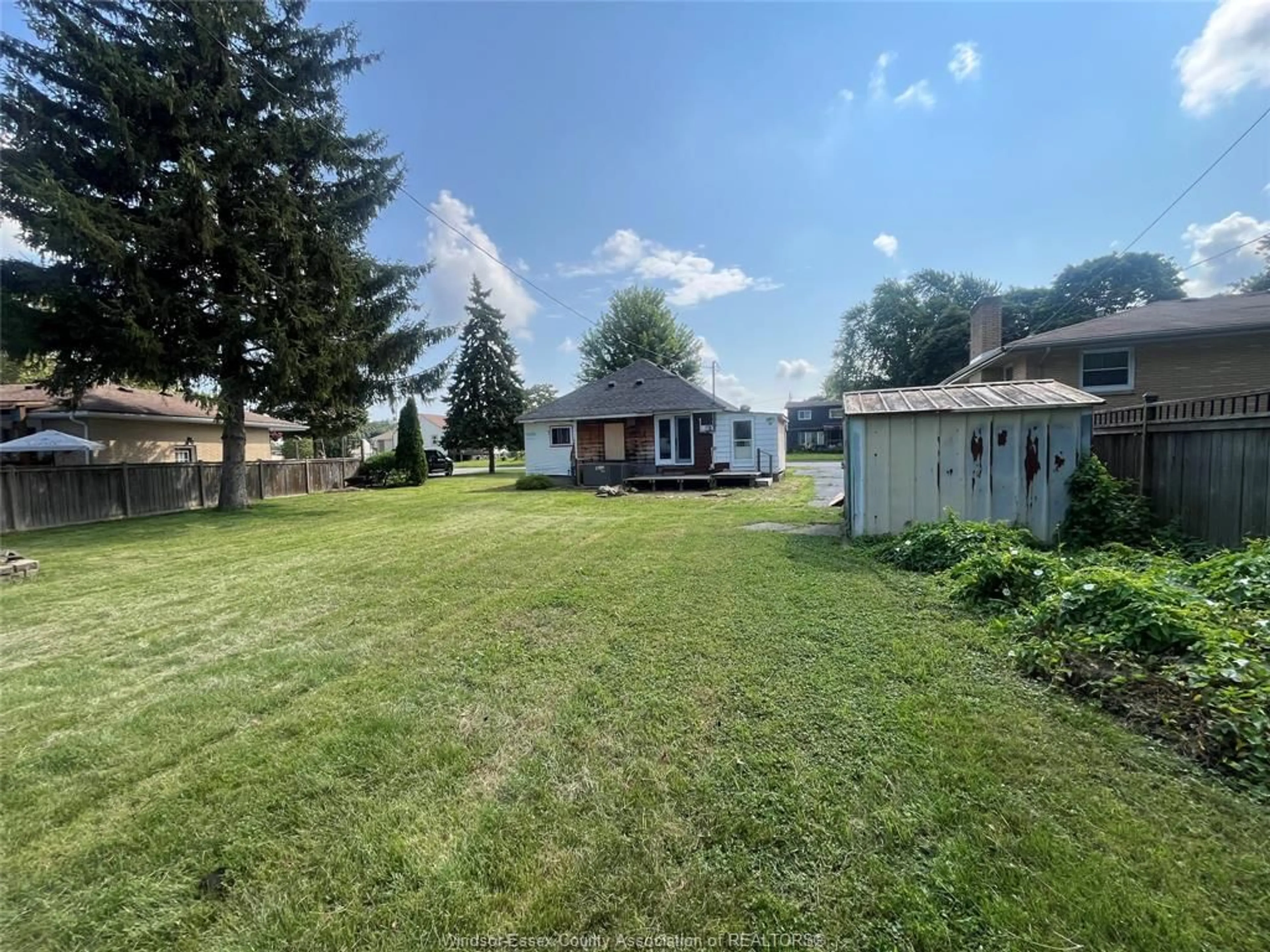 A pic from outside/outdoor area/front of a property/back of a property/a pic from drone, water/lake/river/ocean view for 288 BROCK, Amherstburg Ontario N9V 2H6