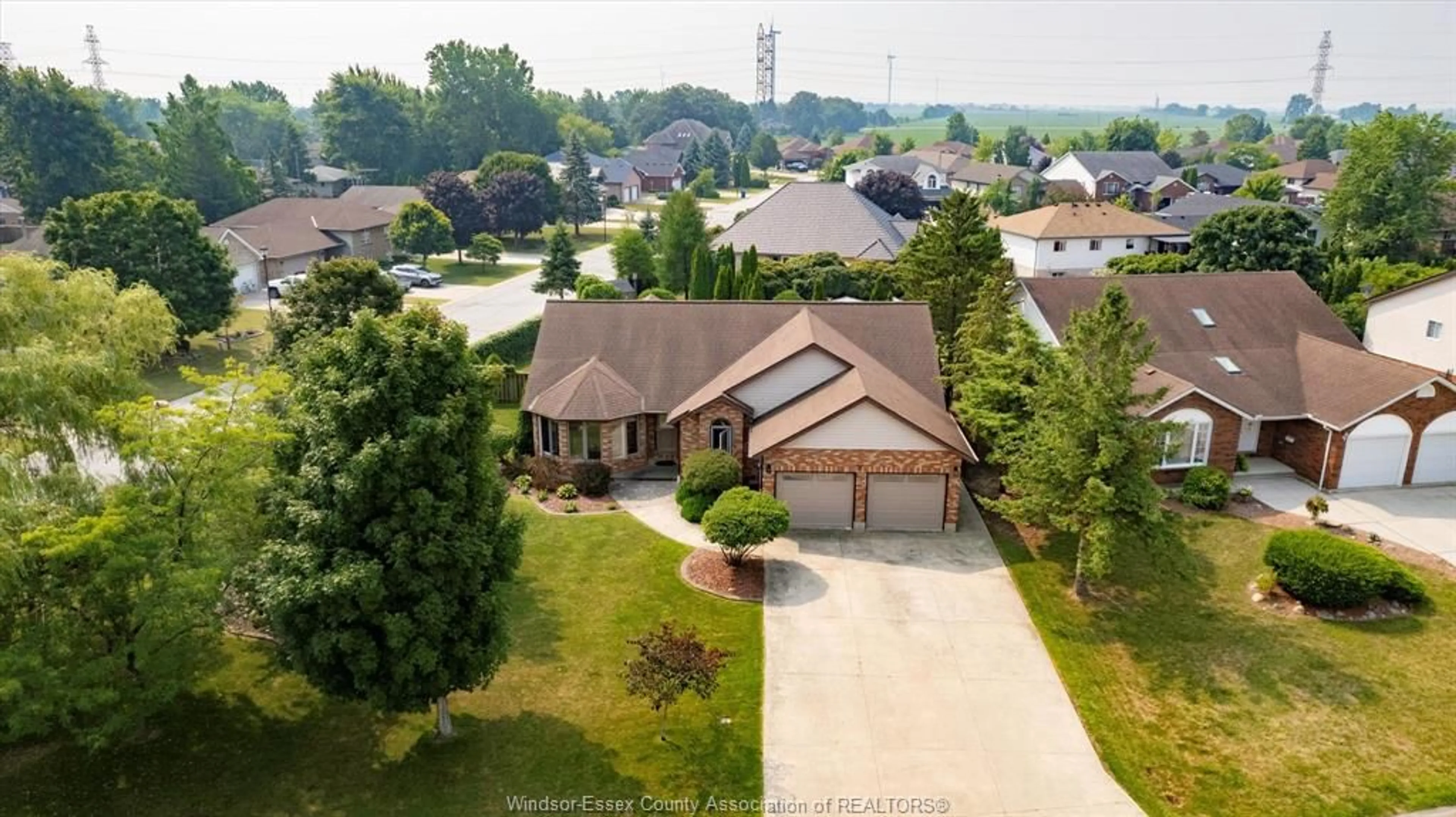 A pic from outside/outdoor area/front of a property/back of a property/a pic from drone, street for 27 ROSE Ave, Tilbury Ontario N0P 2L0