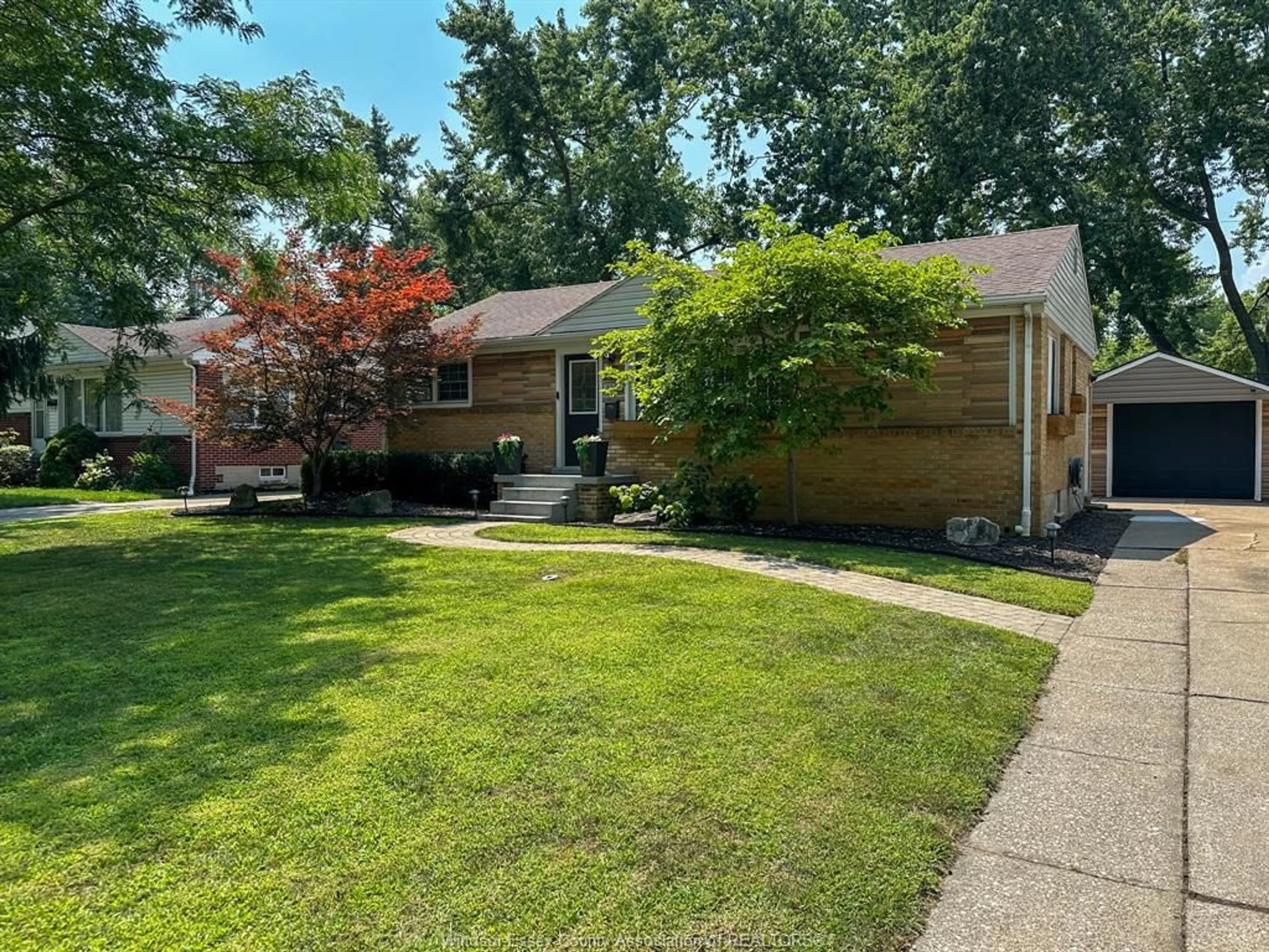 A pic from outside/outdoor area/front of a property/back of a property/a pic from drone, street for 3037 ROCKWELL, Windsor Ontario N9E 2A6