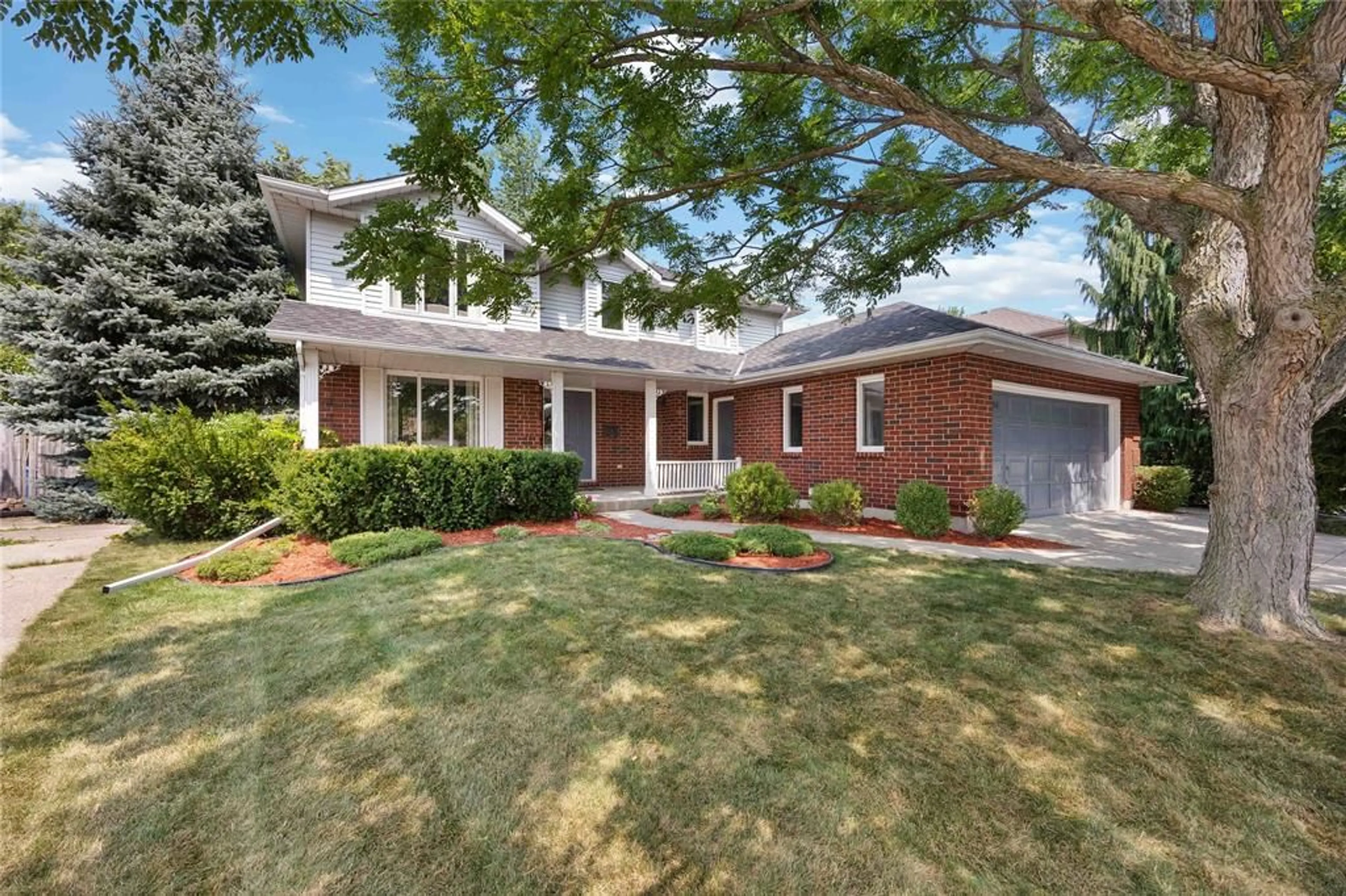 Home with brick exterior material, street for 454 ST. LAWRENCE Crt, Sarnia Ontario N7S 6E3