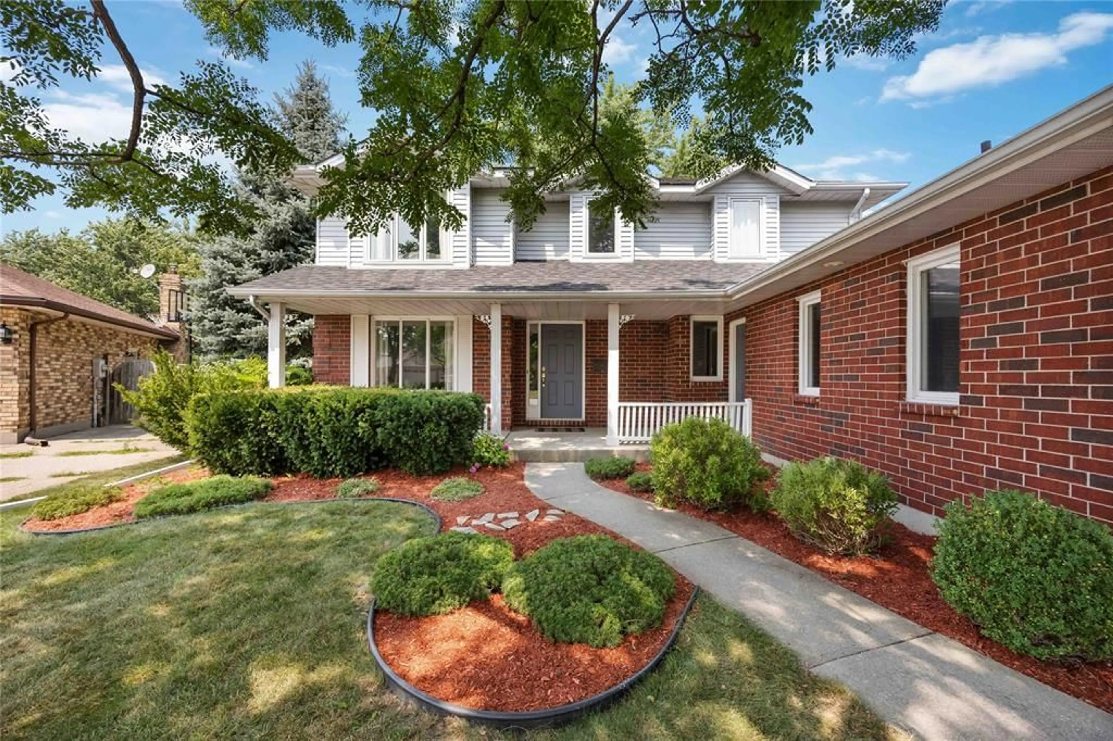 Home with brick exterior material, street for 454 ST. LAWRENCE Crt, Sarnia Ontario N7S 6E3