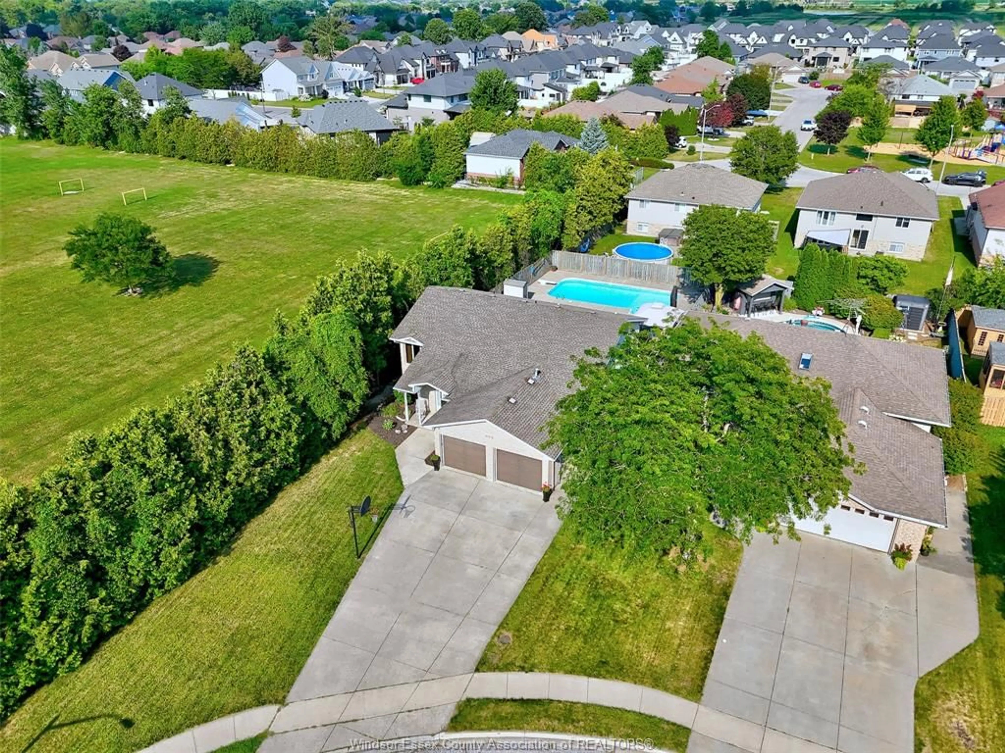 A pic from outside/outdoor area/front of a property/back of a property/a pic from drone, water/lake/river/ocean view for 473 CHAMPLAIN, Belle River Ontario N8L 0L2