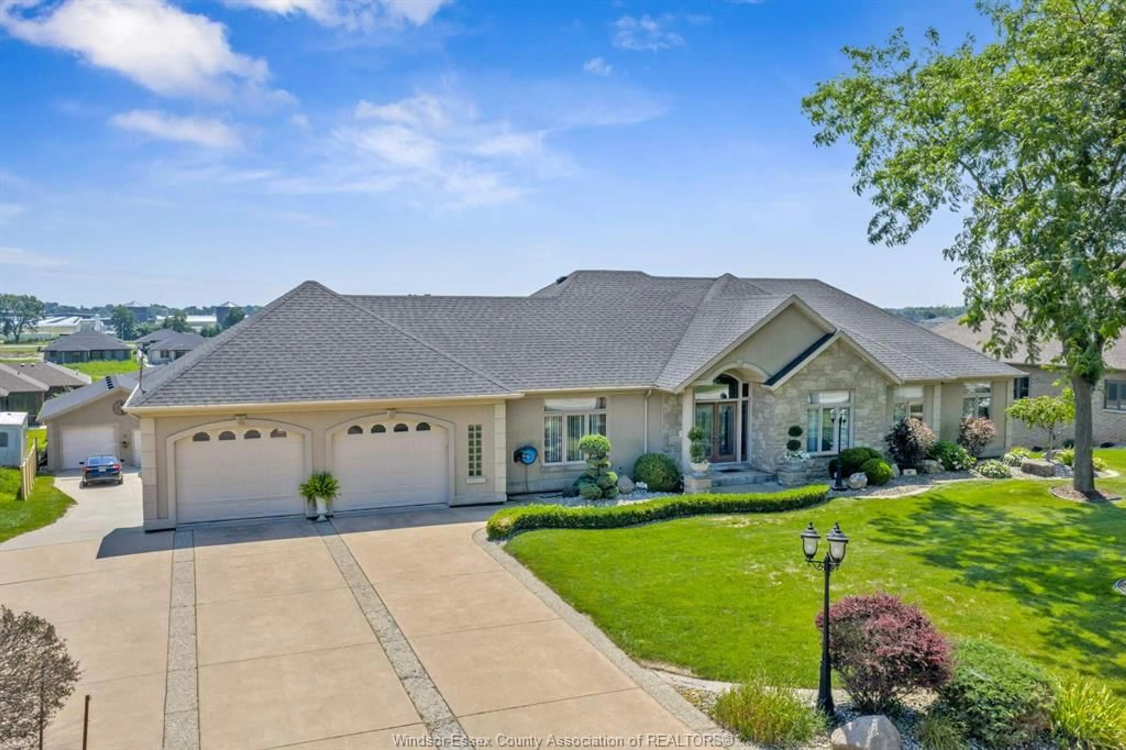 Home with vinyl exterior material, water/lake/river/ocean view for 1841 Talbot Road West, Kingsville Ontario N9Y 2E4