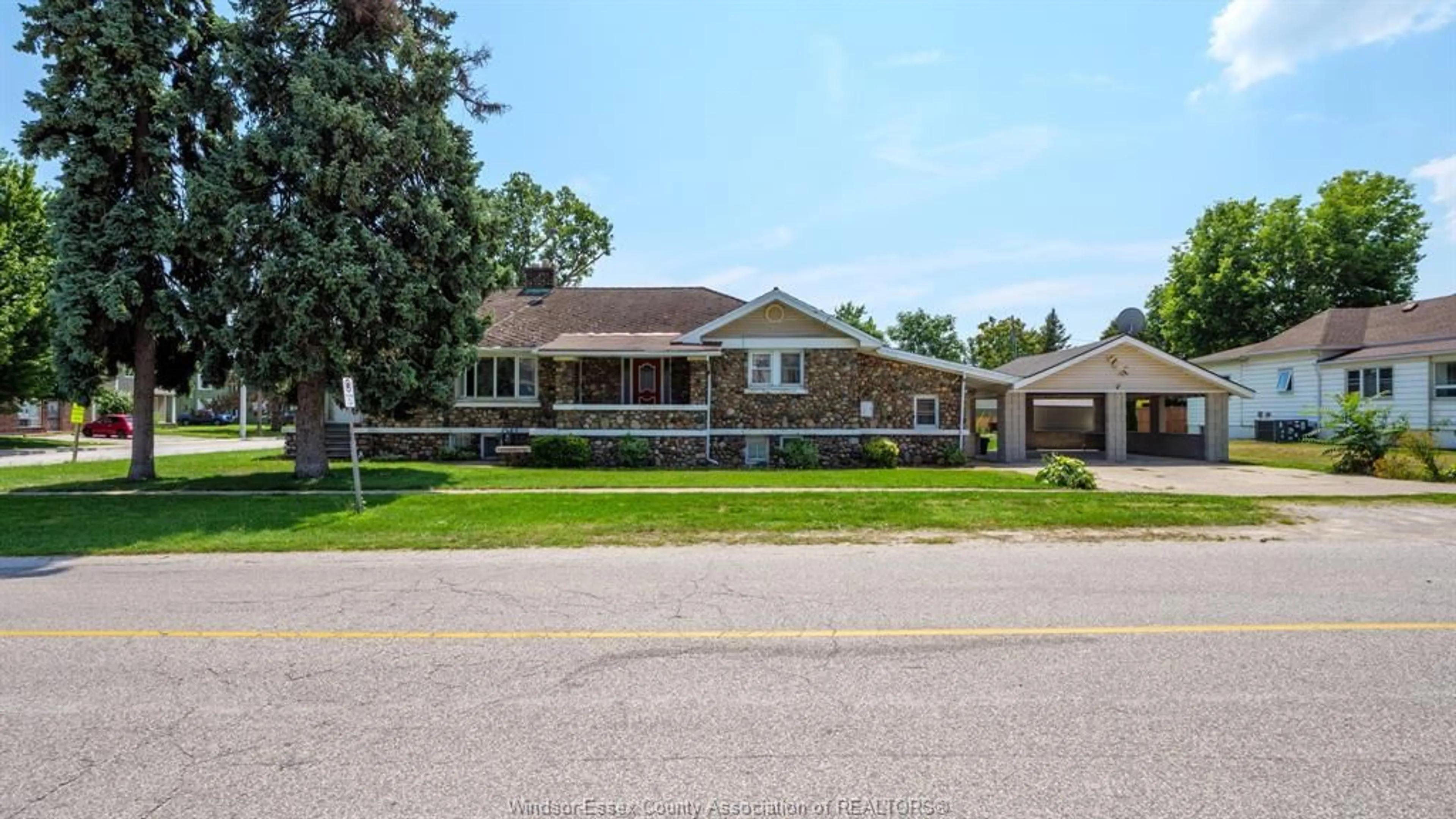 Unknown for 235 Queen St, Harrow Ontario N0R 1G0