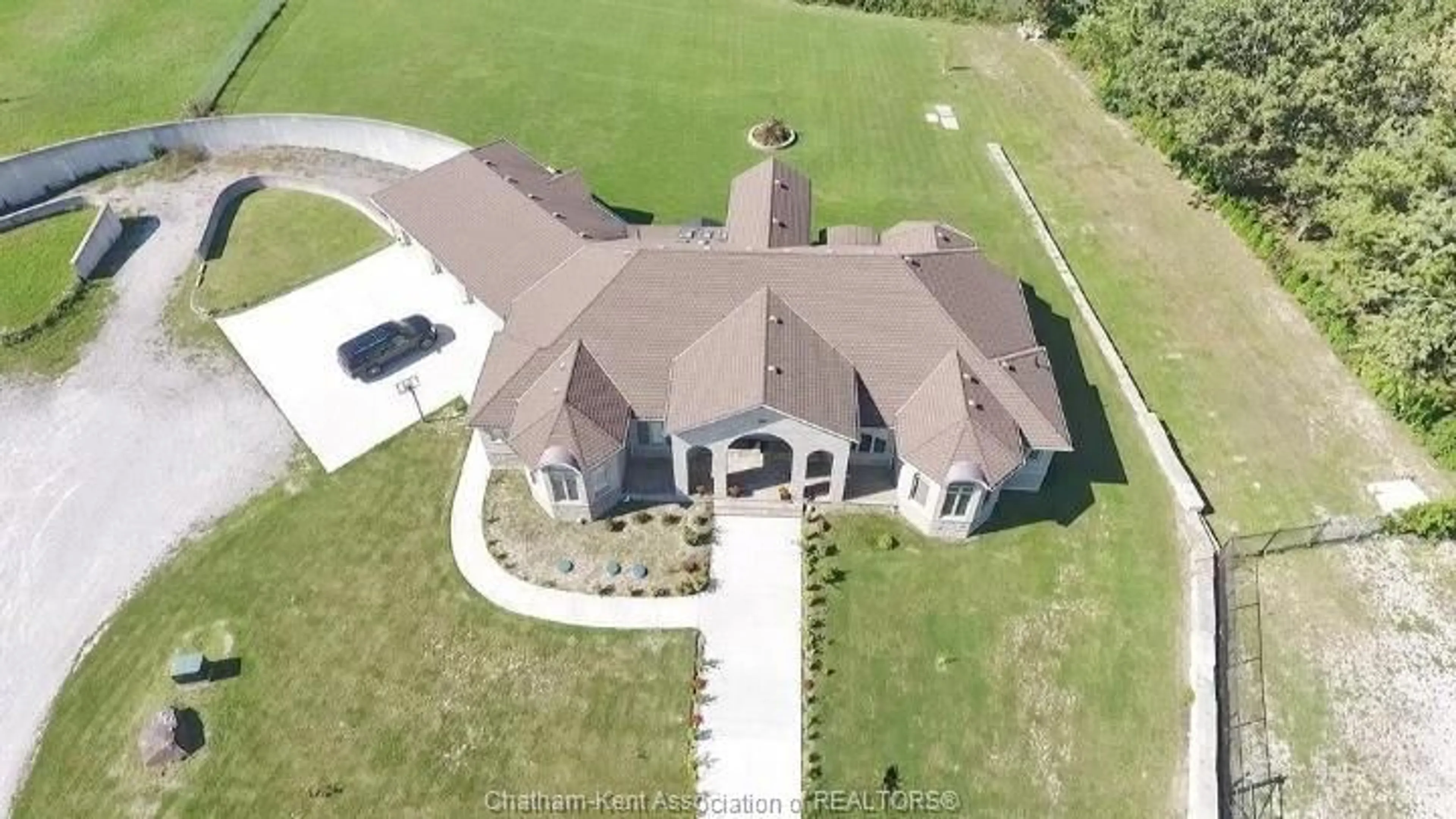 A pic from outside/outdoor area/front of a property/back of a property/a pic from drone, building for 9225 Short Malden Rd, LaSalle Ontario N9H 0K7