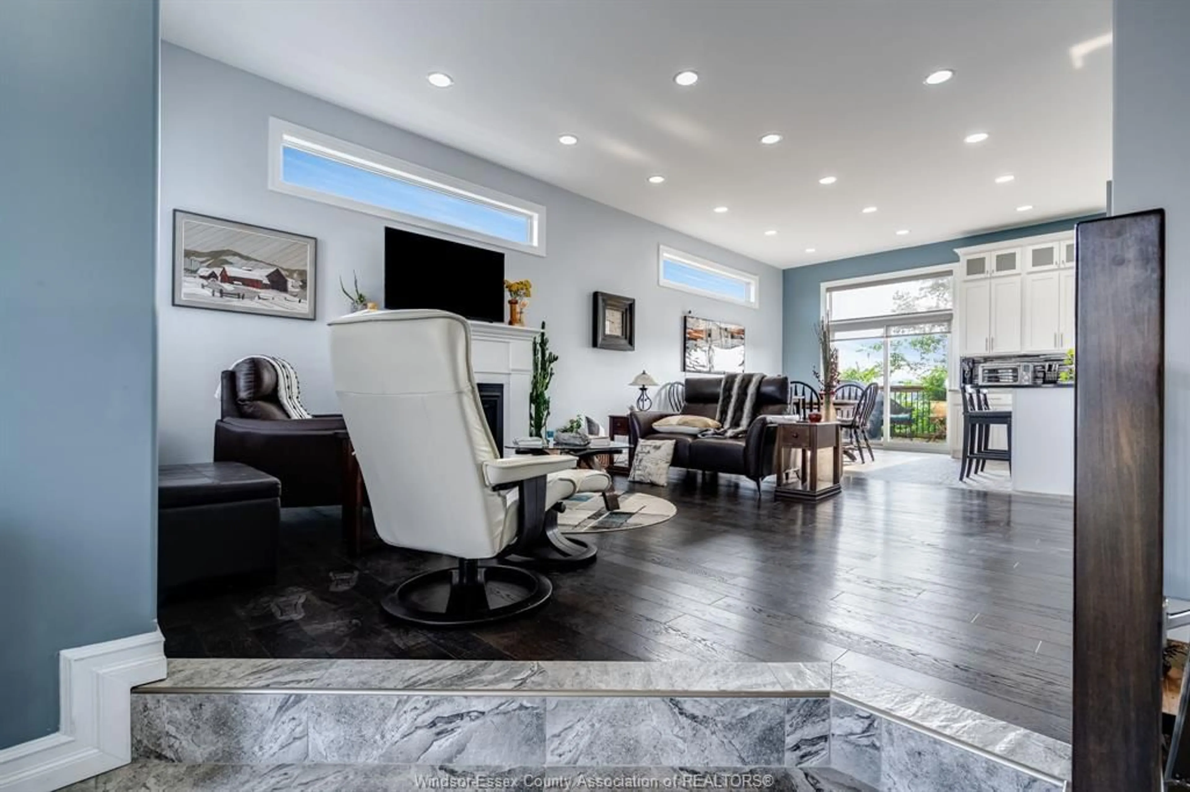 Living room with furniture, ceramic/tile floor for 113 Golfview, Kingsville Ontario N9Y 0A6
