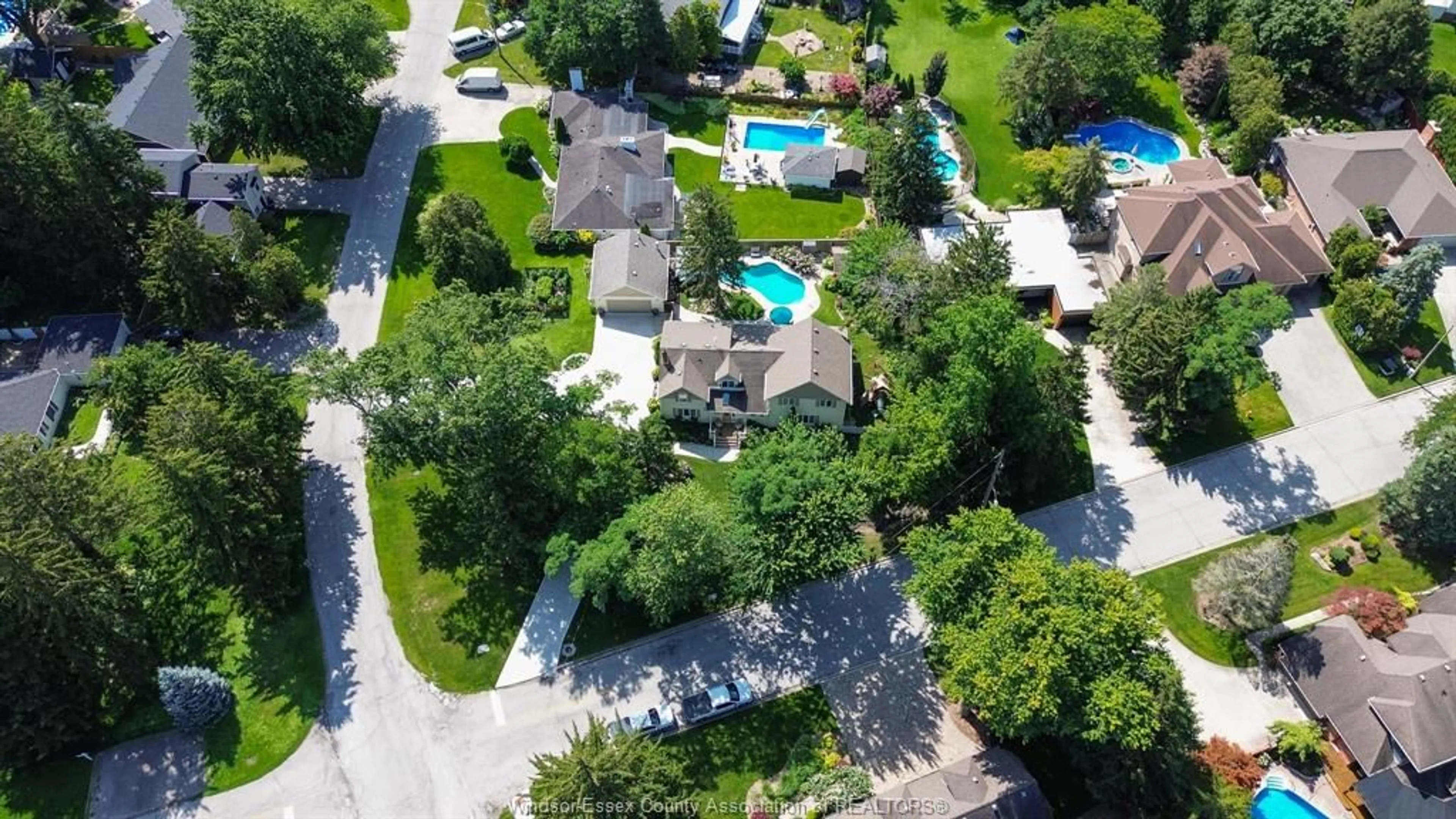 A pic from outside/outdoor area/front of a property/back of a property/a pic from drone, street for 12631 KEITH, Tecumseh Ontario N8N 1E4