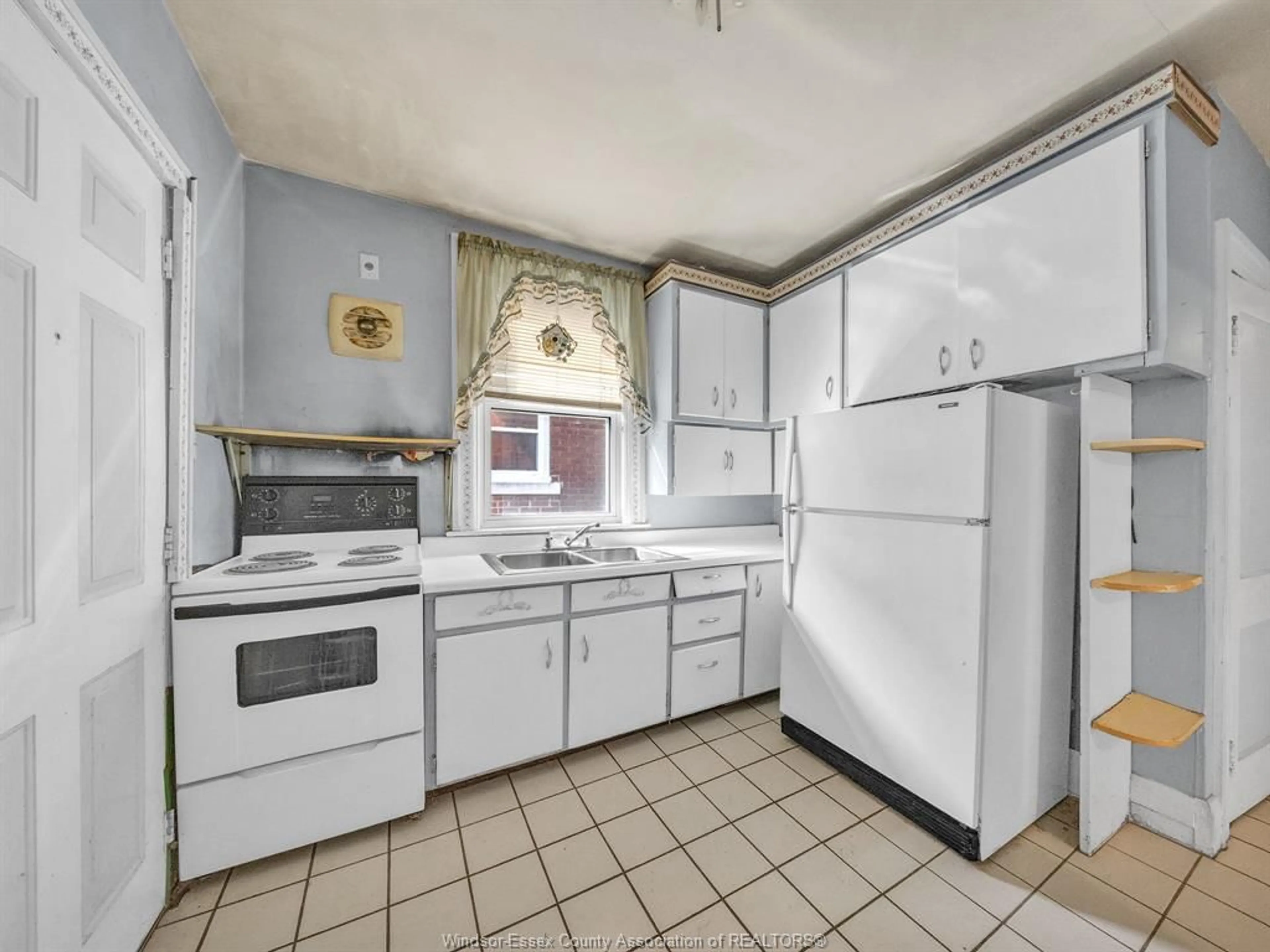 Standard kitchen, unknown for 828 PILLETTE Rd, Windsor Ontario N8Y 3B5