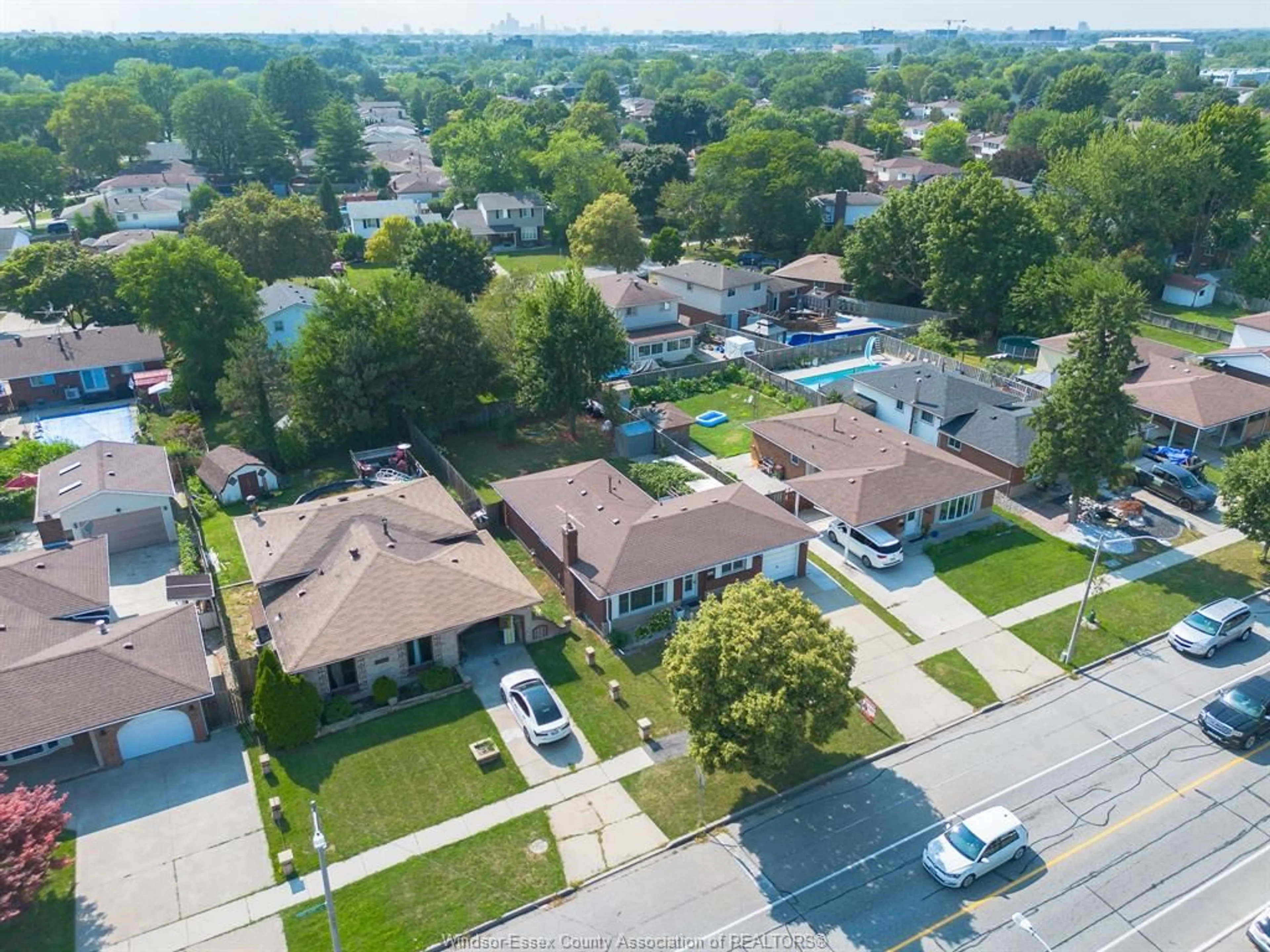 A pic from outside/outdoor area/front of a property/back of a property/a pic from drone, street for 2891 FOREST GLADE Dr, Windsor Ontario N8R 1L4