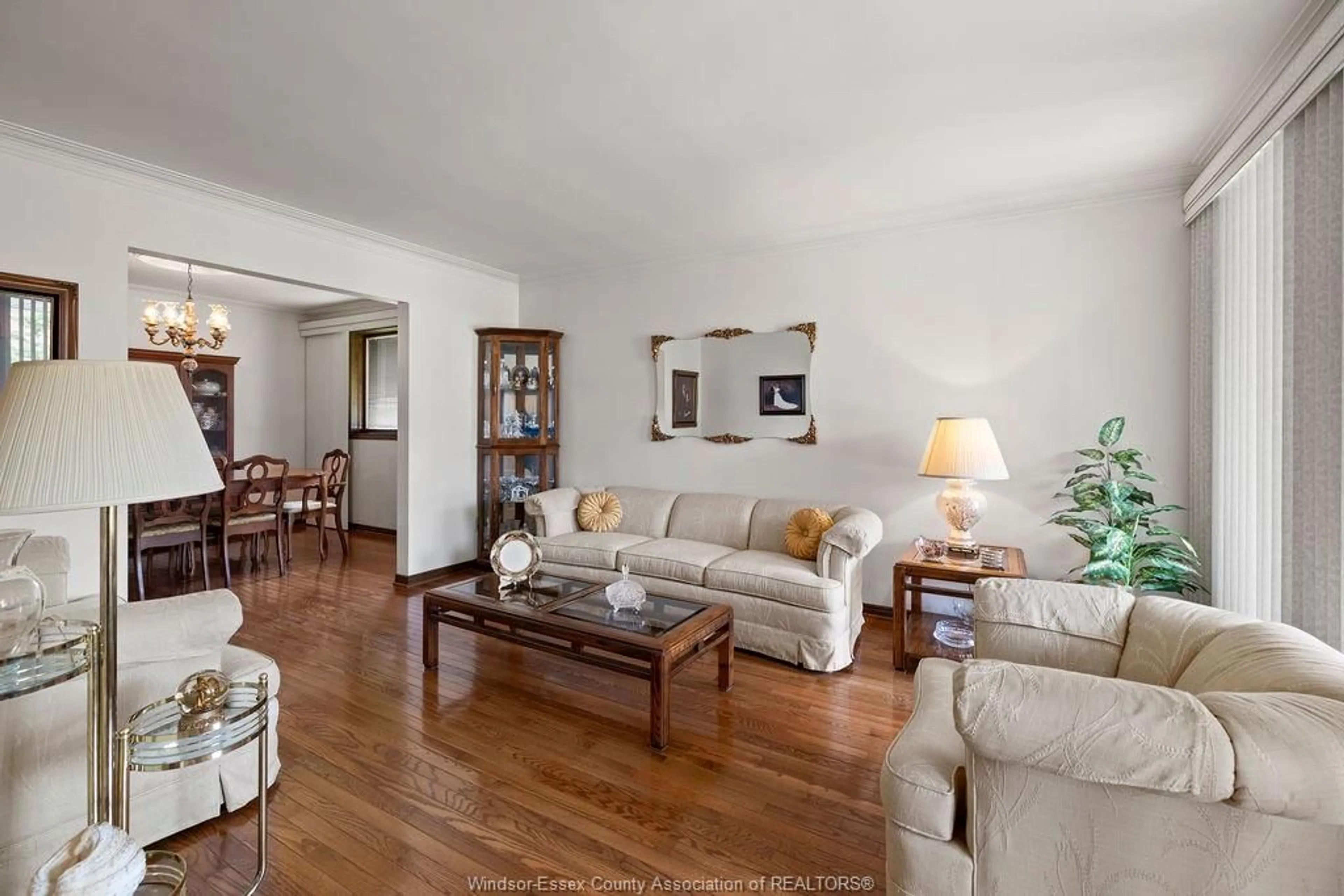 Living room with furniture, wood/laminate floor for 2935 CALIFORNIA, Windsor Ontario N9E 4E6