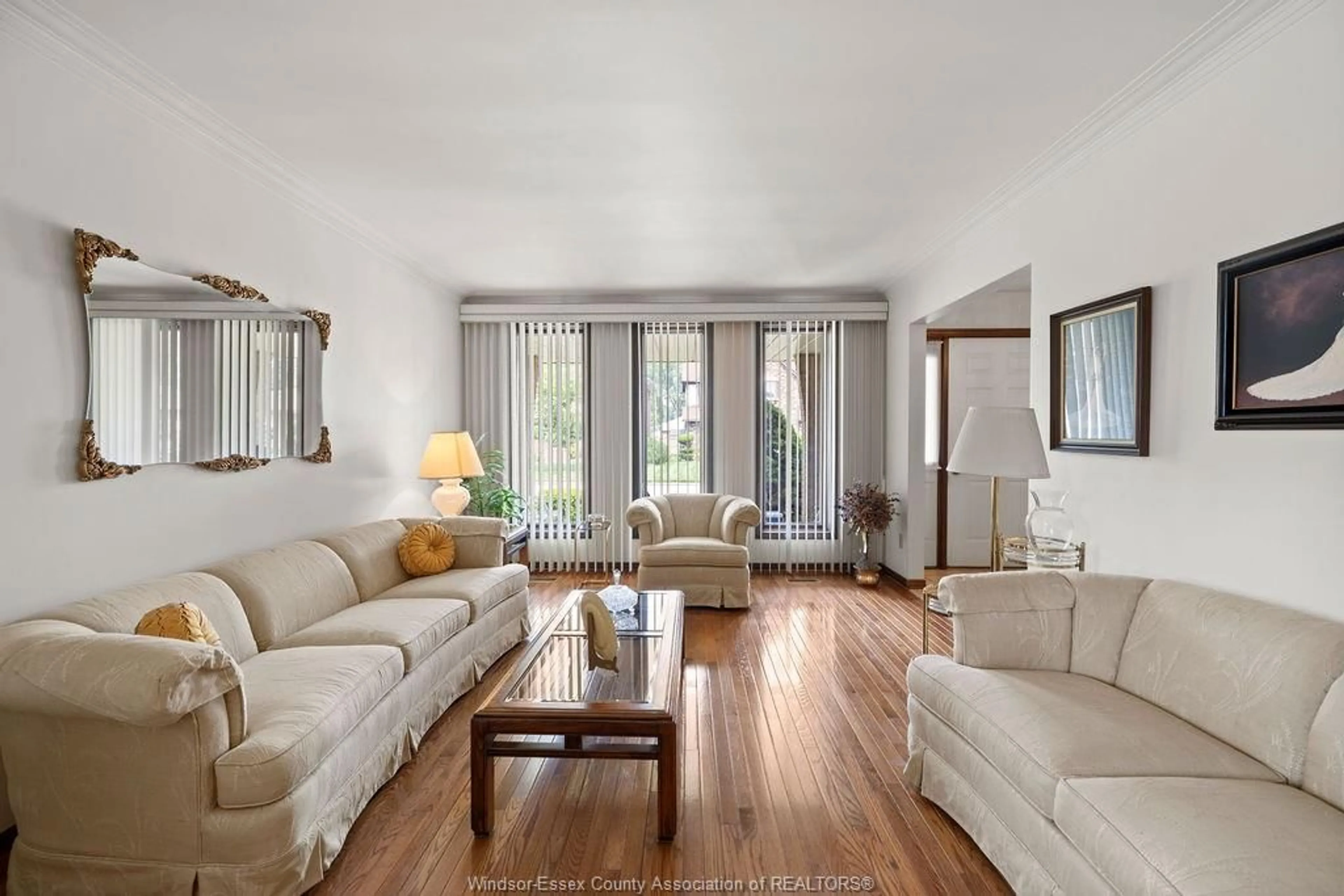 Living room with furniture, wood/laminate floor for 2935 CALIFORNIA, Windsor Ontario N9E 4E6
