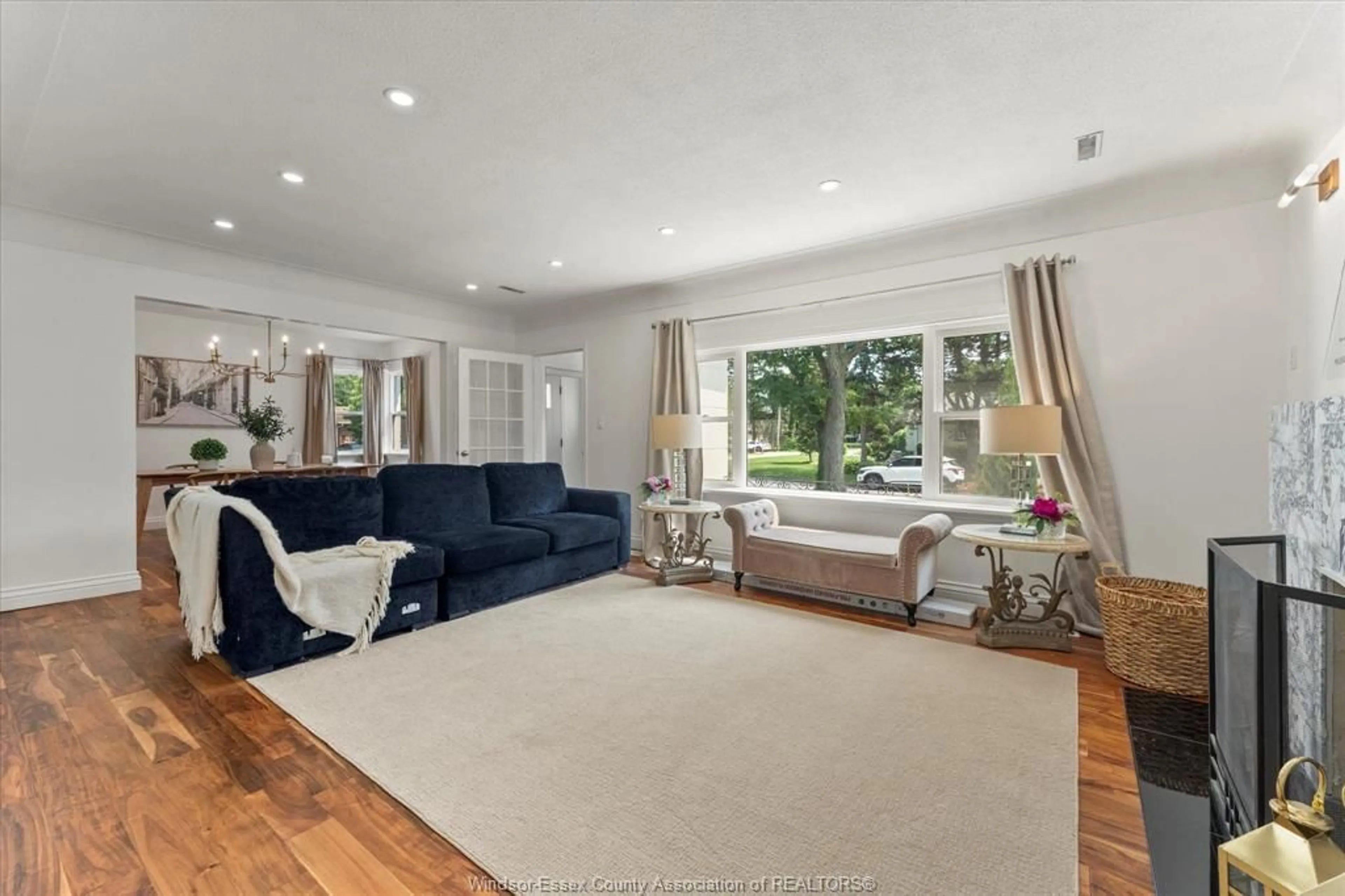 Living room with furniture, unknown for 411 BELLE ISLE Blvd, Windsor Ontario N8S 3G2