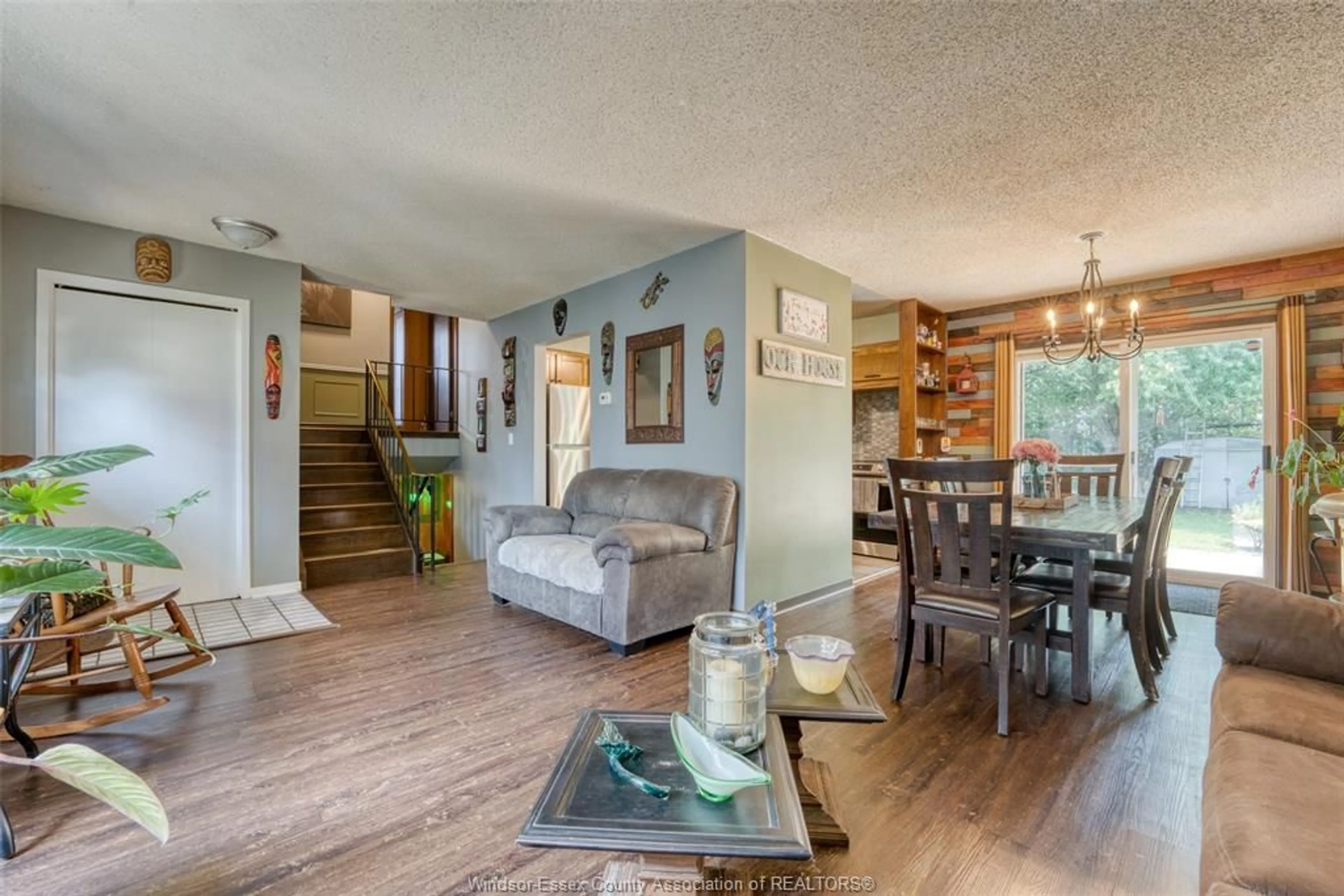 Living room with furniture, wood/laminate floor for 252 ARTHUR, Harrow Ontario N0R 1G0