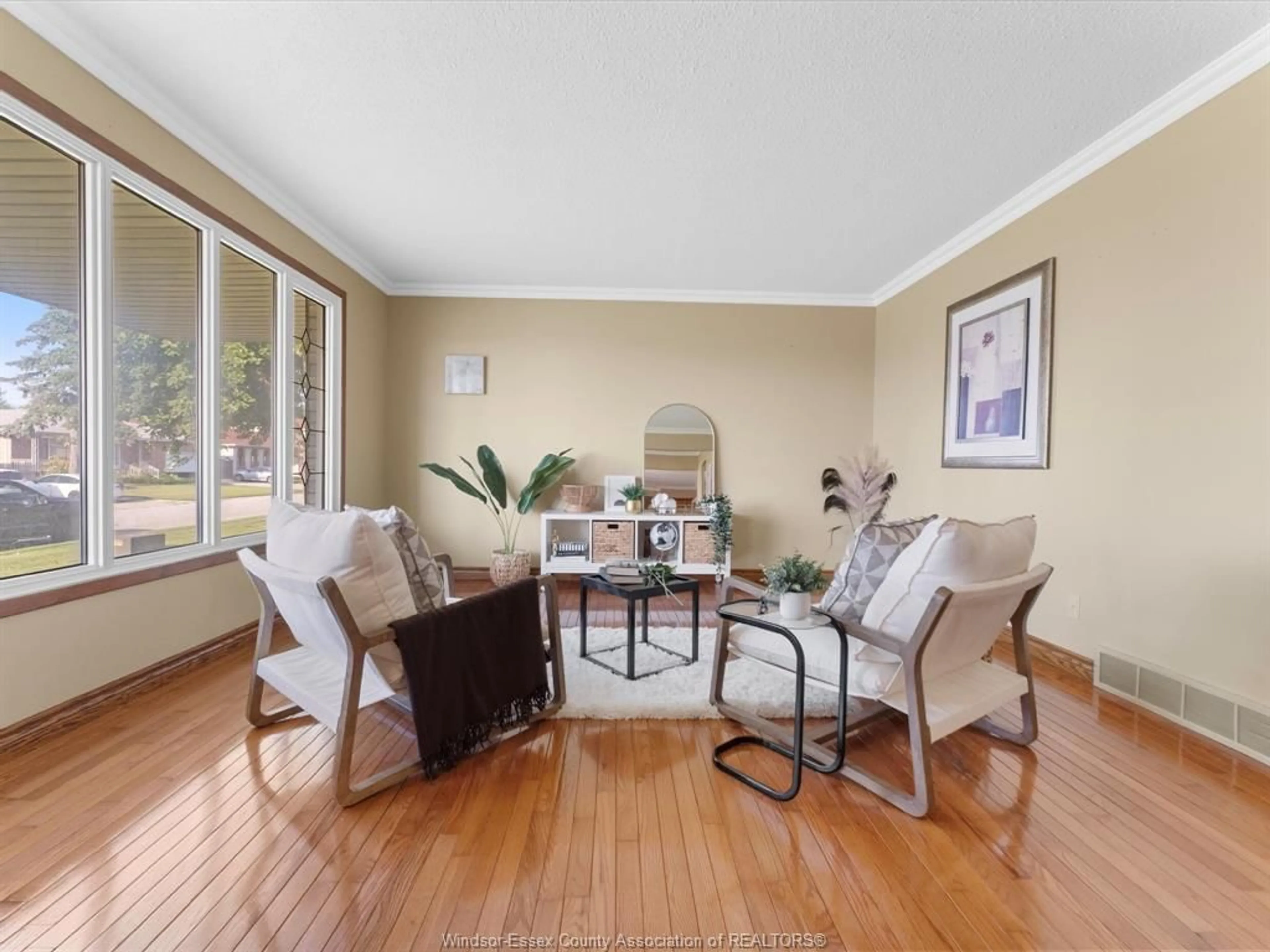 Living room with furniture, wood/laminate floor for 146 Roseborough Rd, Harrow Ontario N0R 1G0