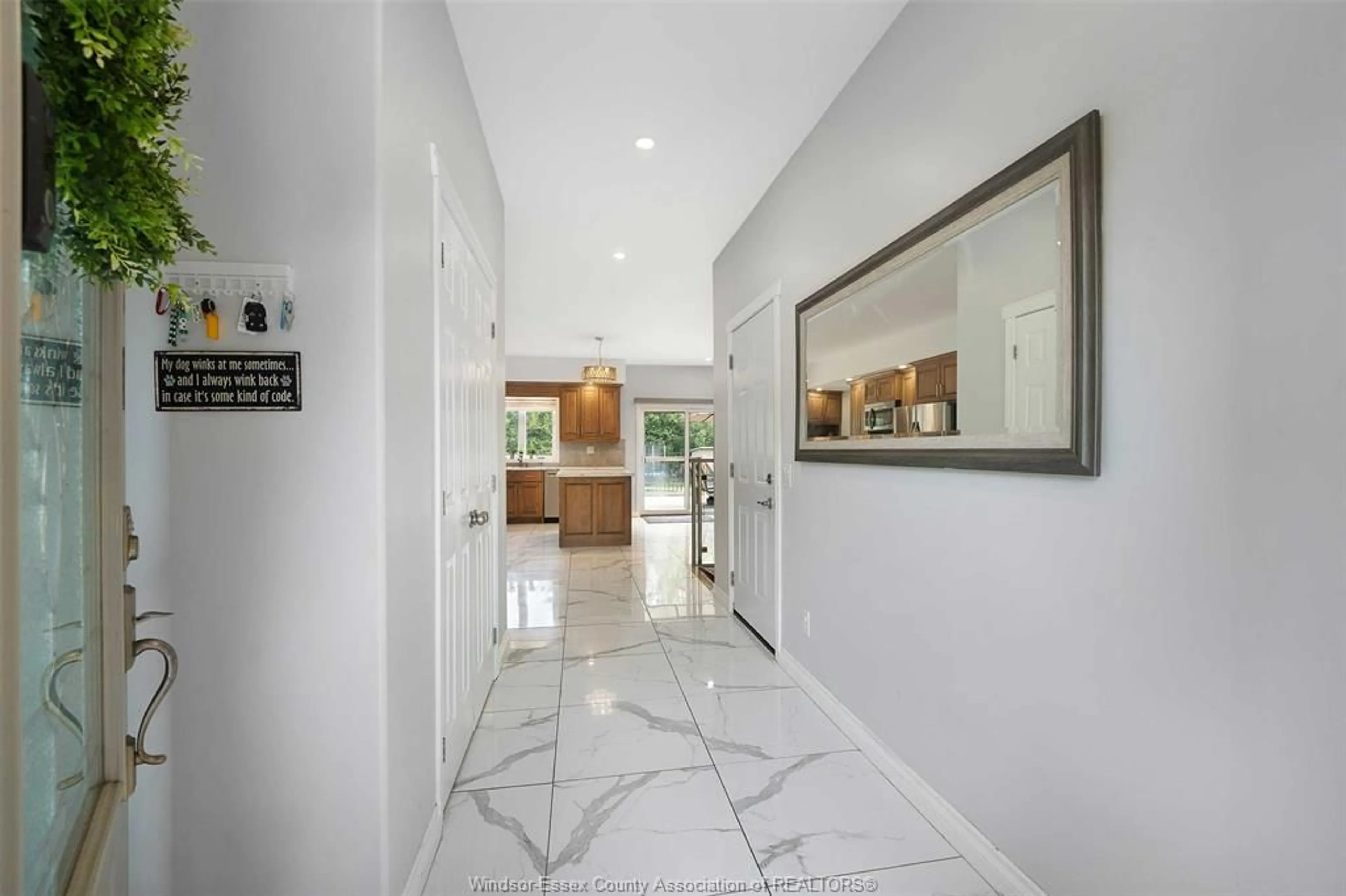 Indoor foyer for 21107 MCLEAN Rd, Wheatley Ontario N0P 2P0