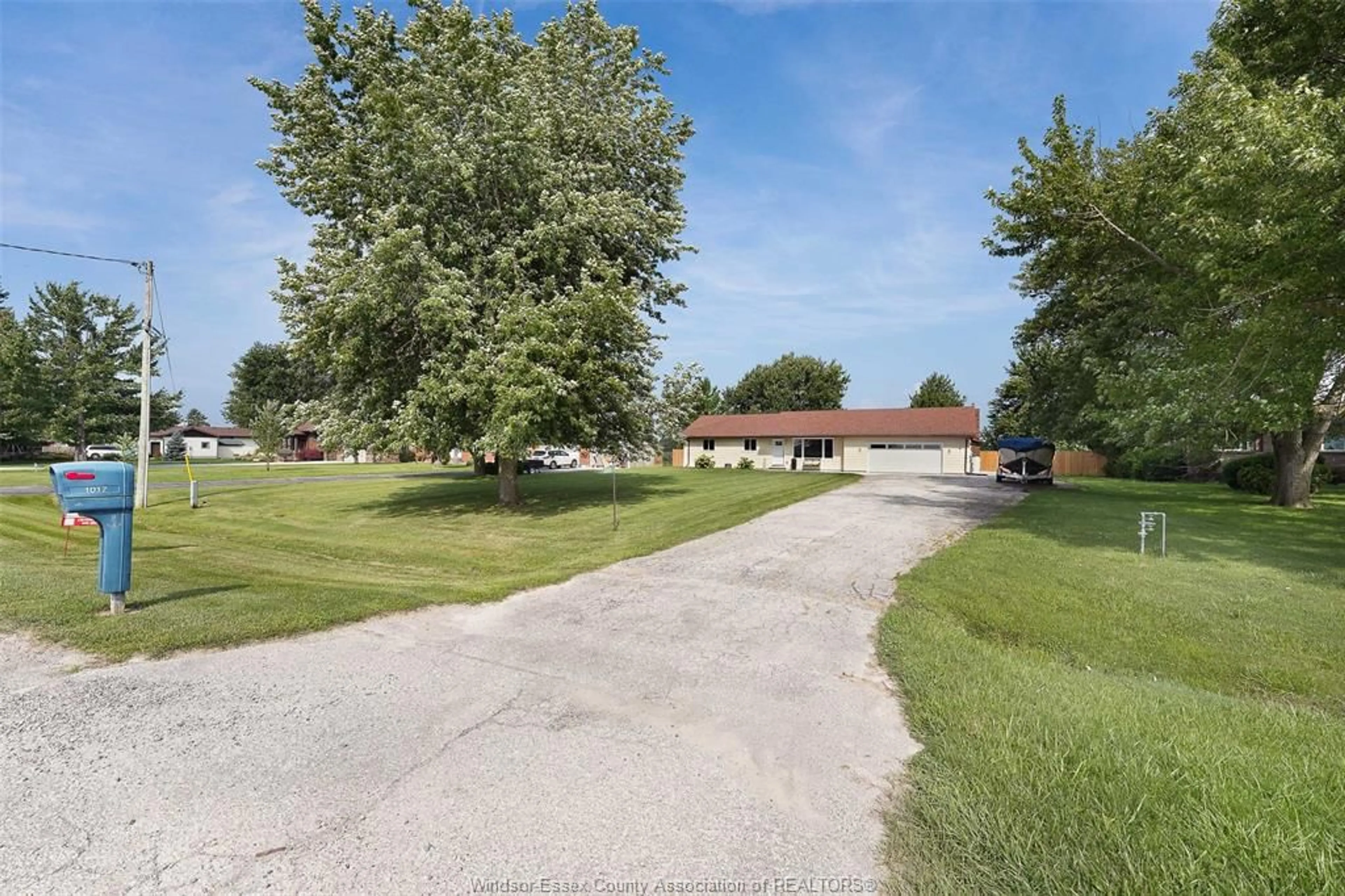 A pic from outside/outdoor area/front of a property/back of a property/a pic from drone, street for 1017 TALBOT Trail, Chatham Ontario N0P 2P0