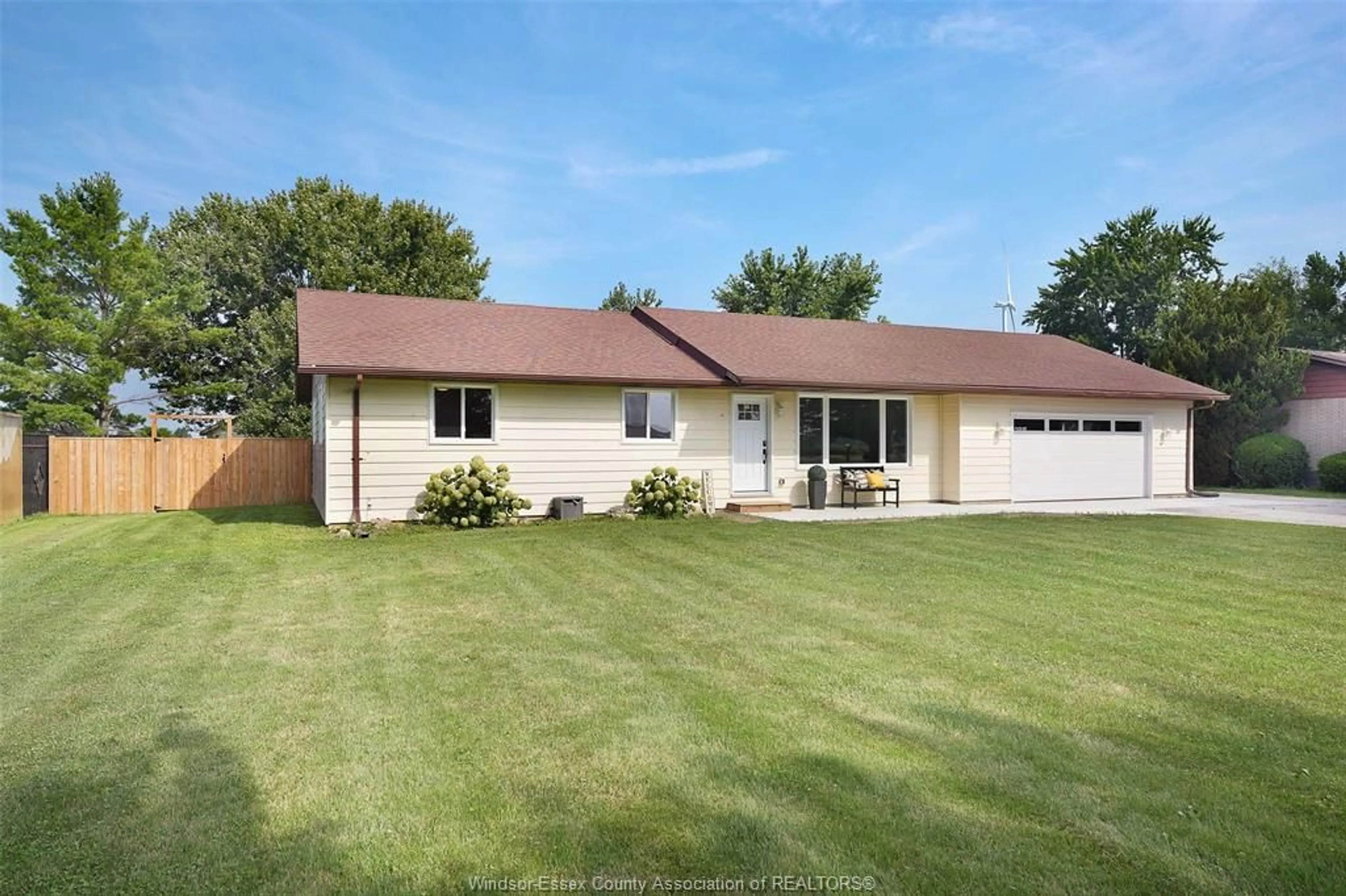 A pic from outside/outdoor area/front of a property/back of a property/a pic from drone, unknown for 1017 TALBOT Trail, Chatham Ontario N0P 2P0