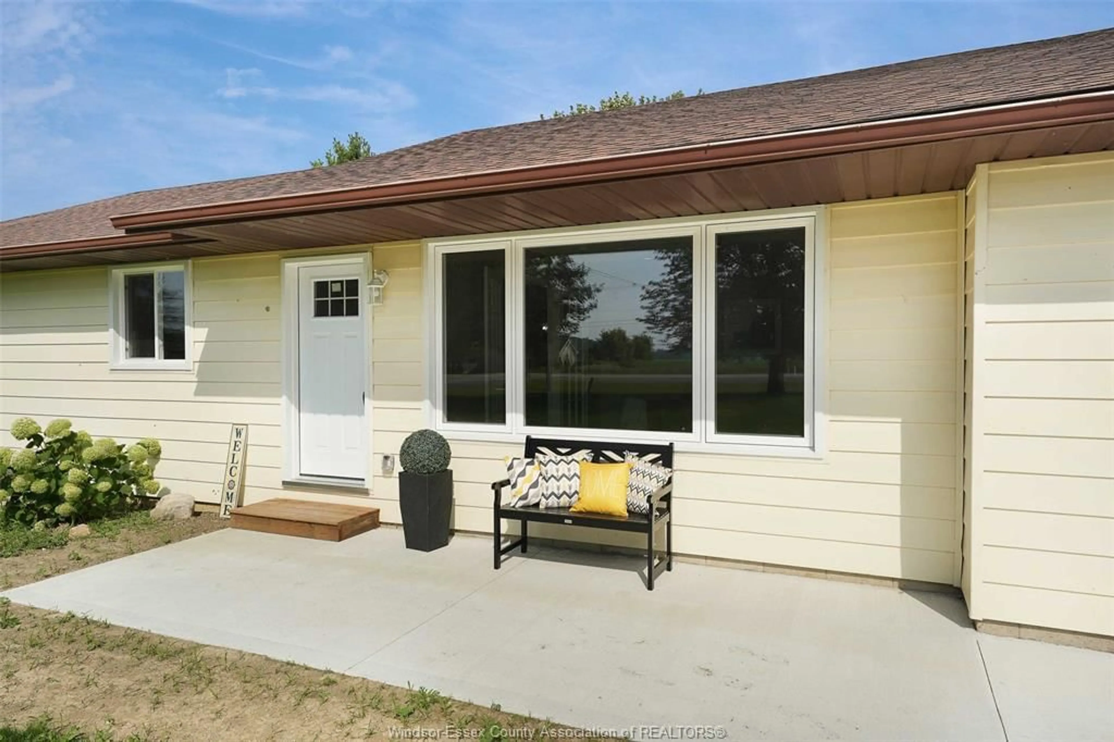 Home with vinyl exterior material, unknown for 1017 TALBOT Trail, Chatham Ontario N0P 2P0
