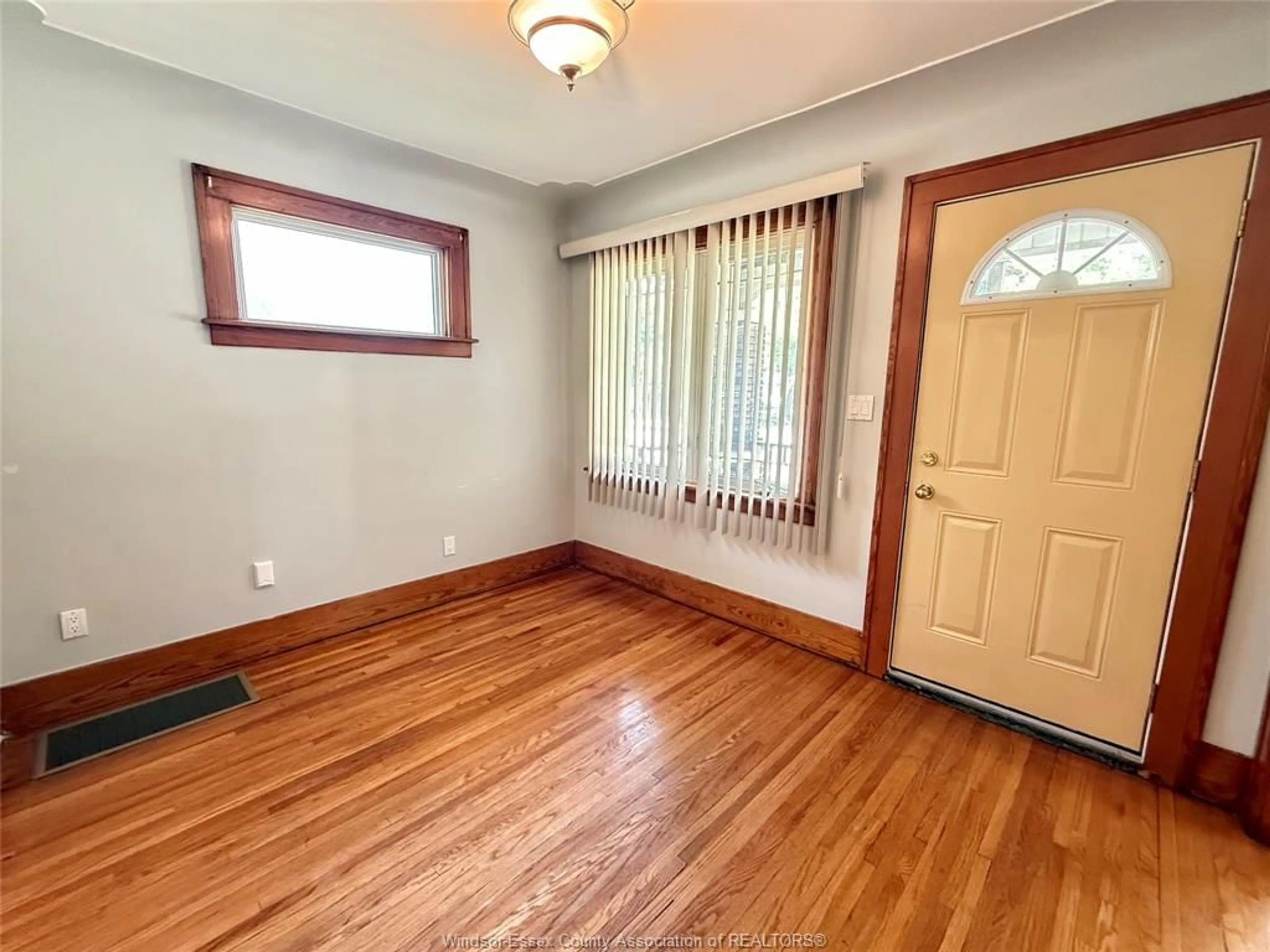 A pic of a room for 3597 PETER St, Windsor Ontario N9C 1J6