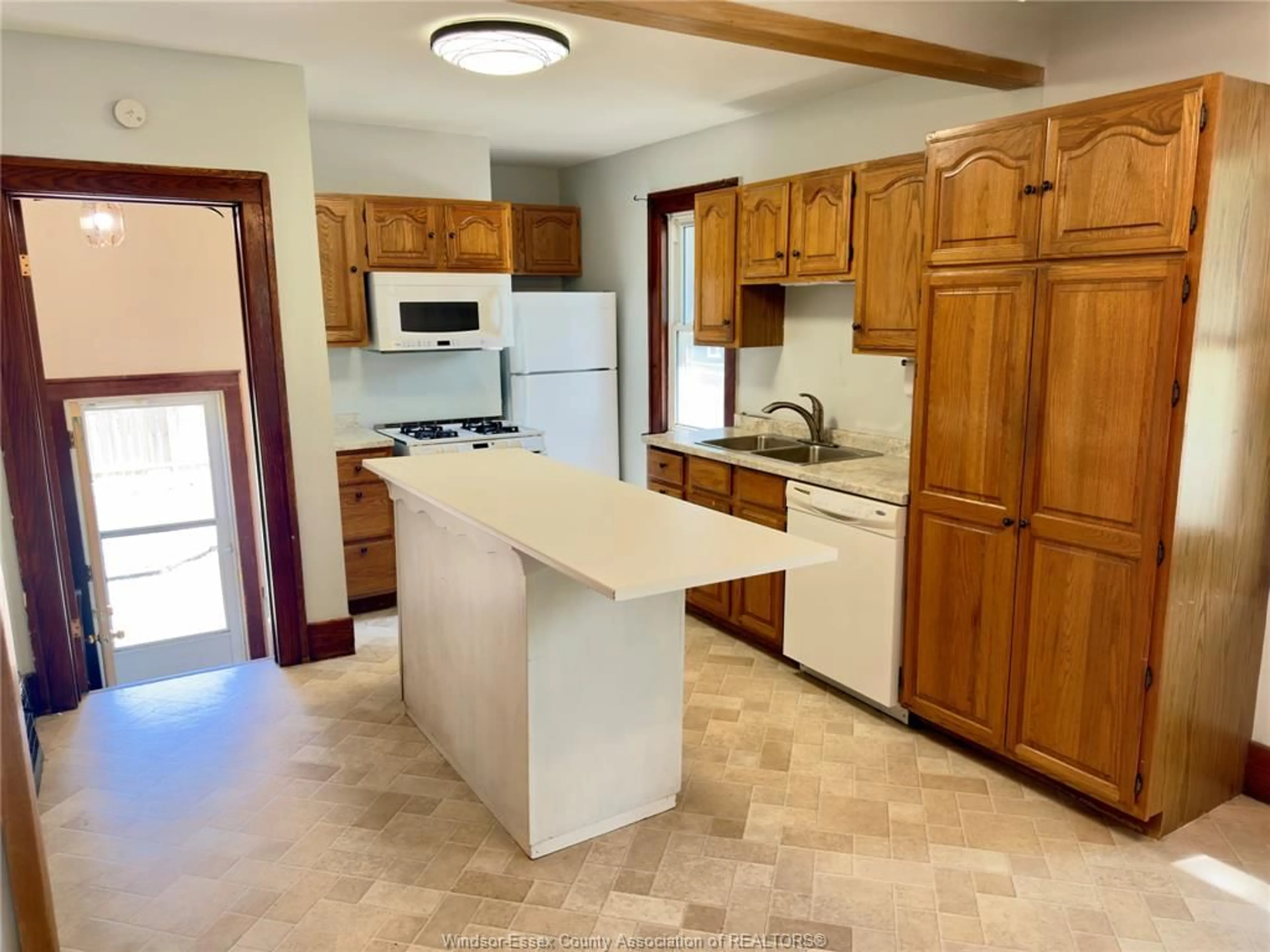 Standard kitchen, ceramic/tile floor for 3597 PETER St, Windsor Ontario N9C 1J6
