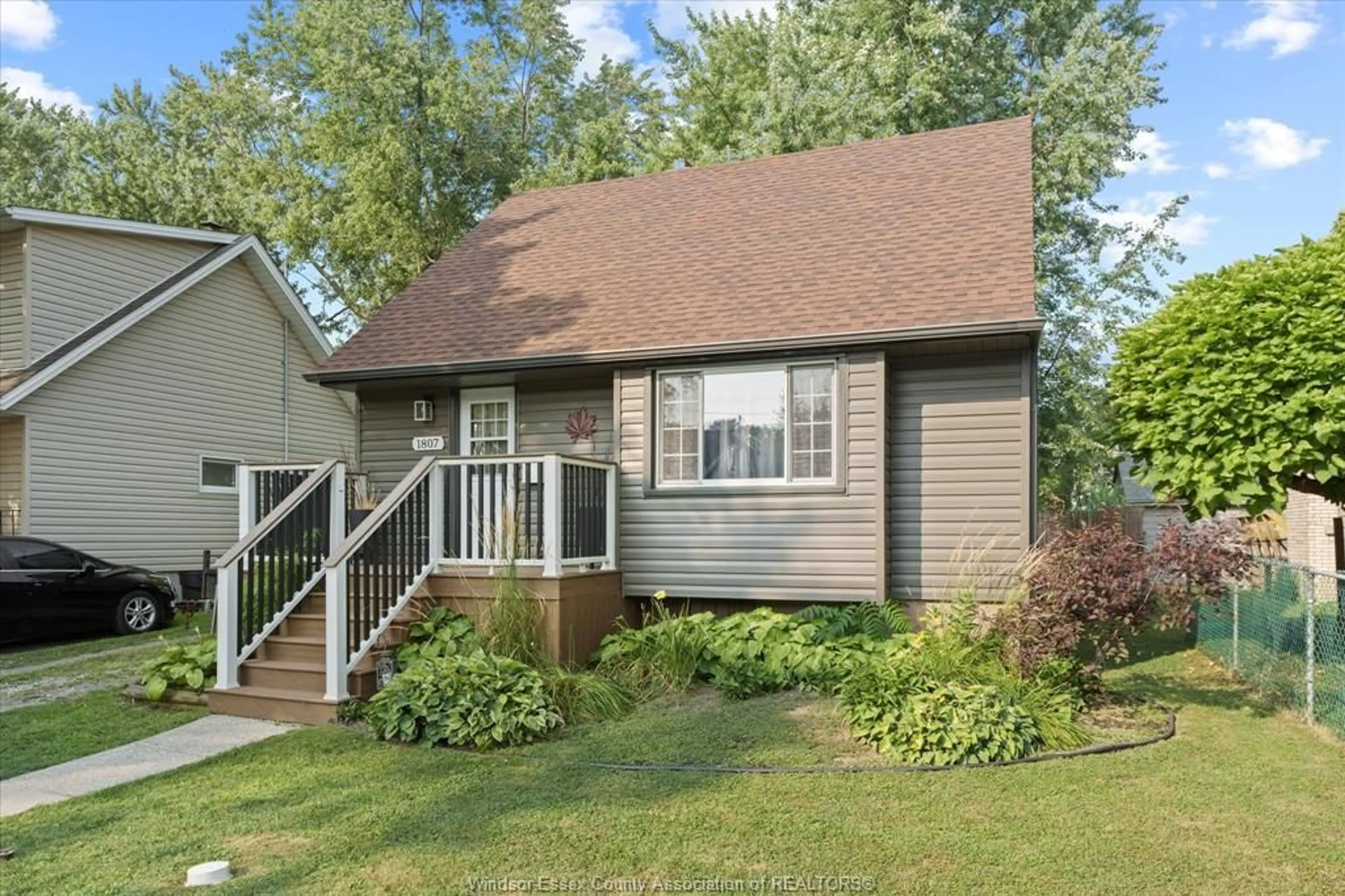 Home with vinyl exterior material, unknown for 1807 FRANCOIS, Windsor Ontario N8W 4S6